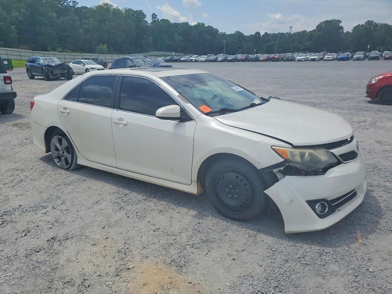 2014 Toyota Camry Se Sport White vin: 4T1BF1FK3EU448329