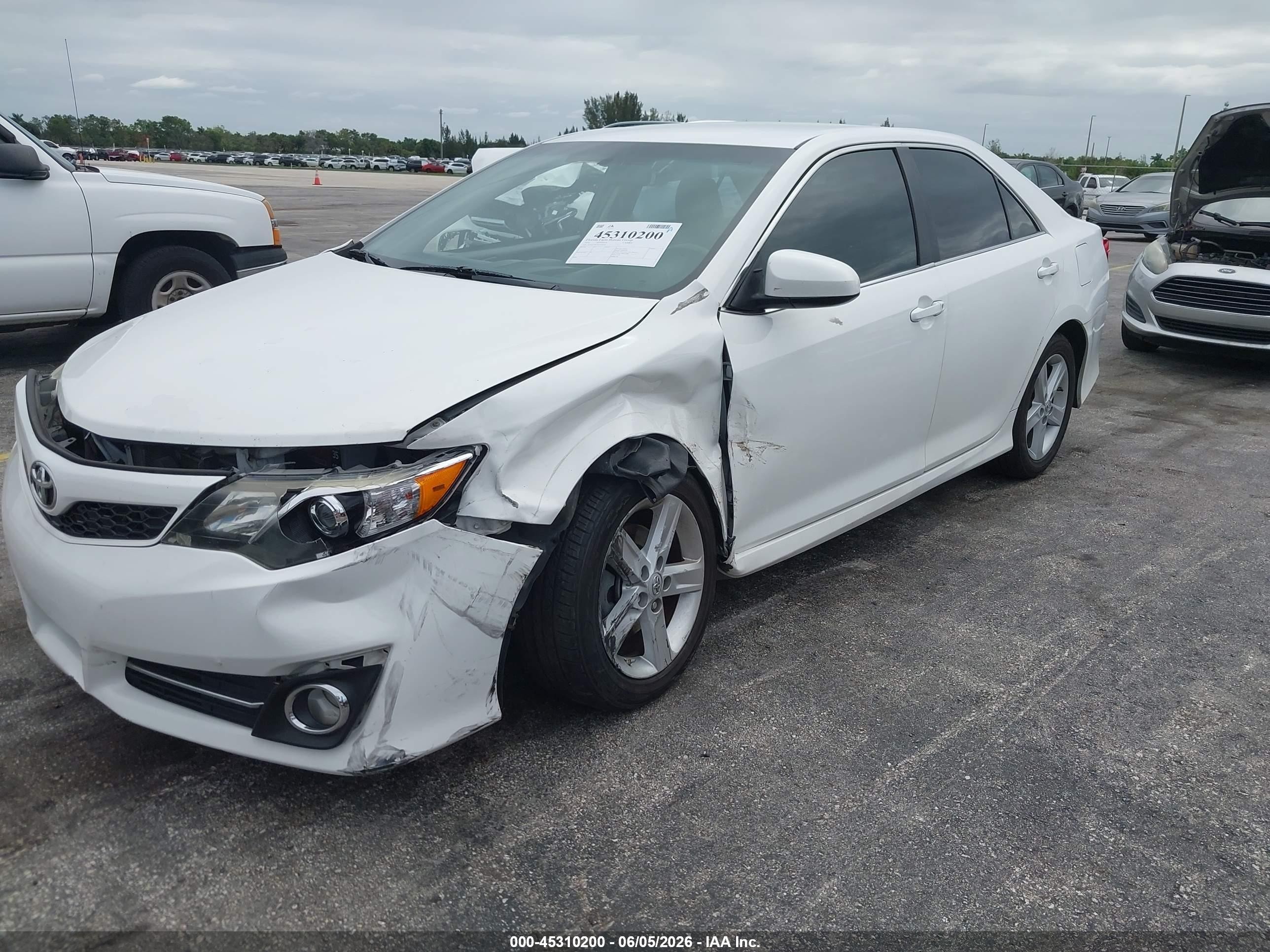 2014 Toyota Camry Se Белый vin: 4T1BF1FK3EU765818