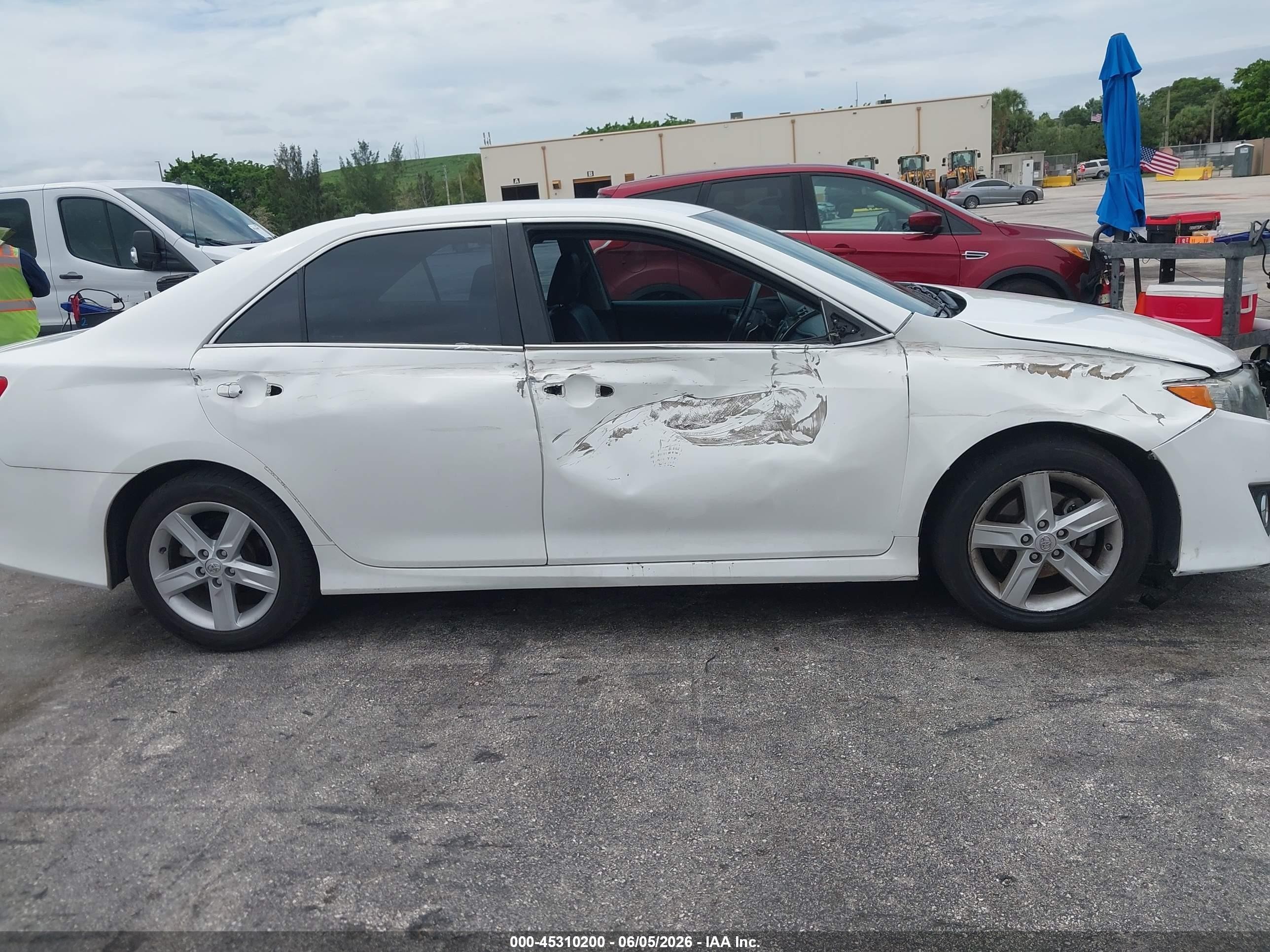2014 Toyota Camry Se Белый vin: 4T1BF1FK3EU765818