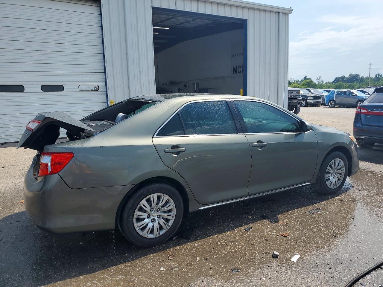 2014 Toyota Camry Le Green vin: 4T1BF1FK3EU778245