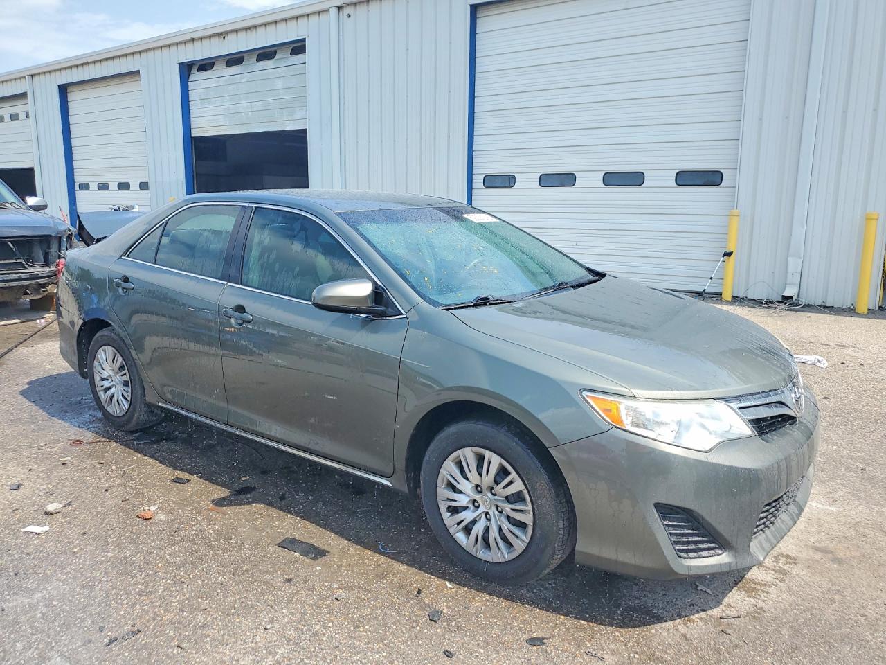 2014 Toyota Camry Le Green vin: 4T1BF1FK3EU778245