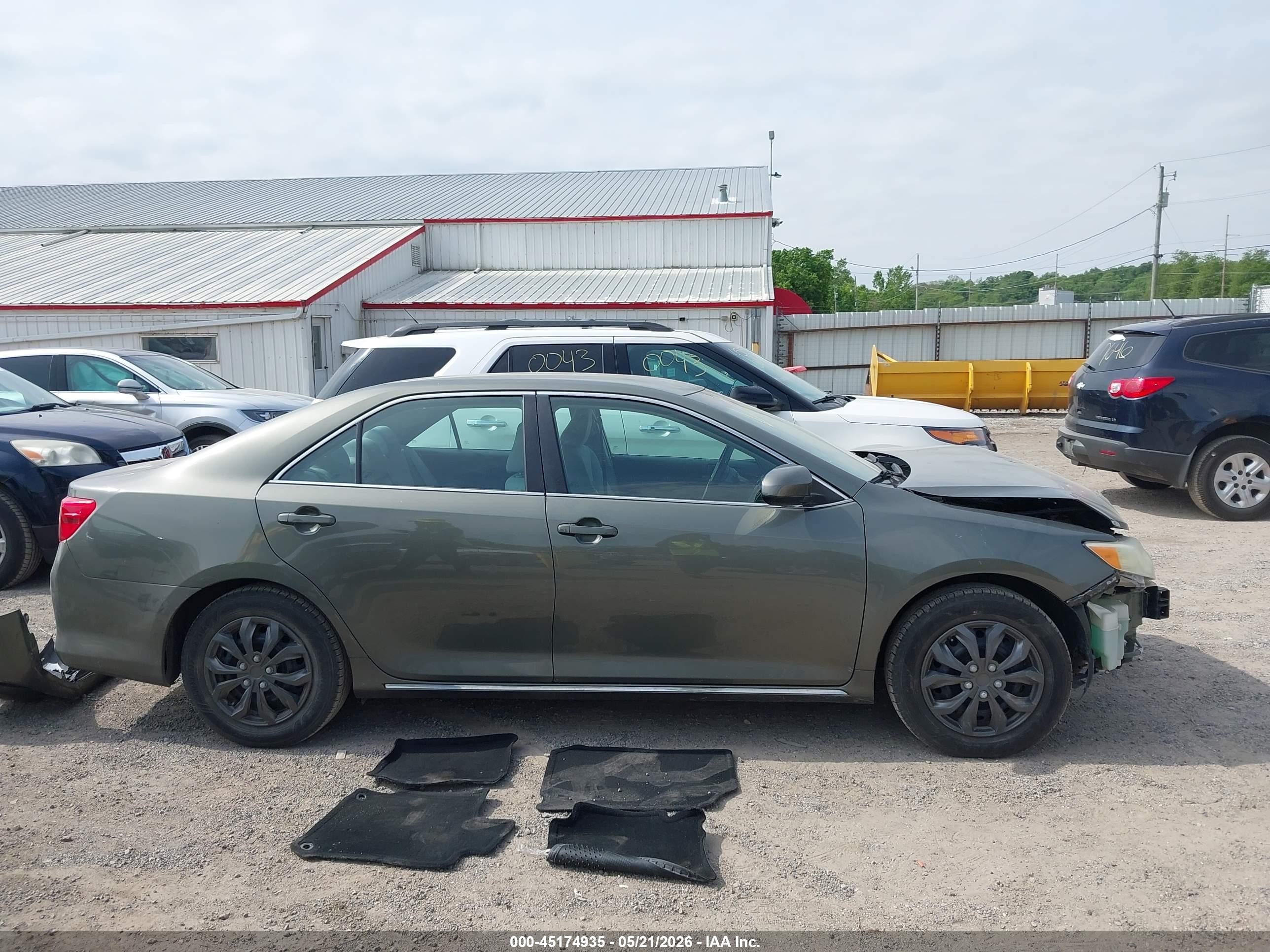2014 Toyota Camry Le Gray vin: 4T1BF1FK3EU779234