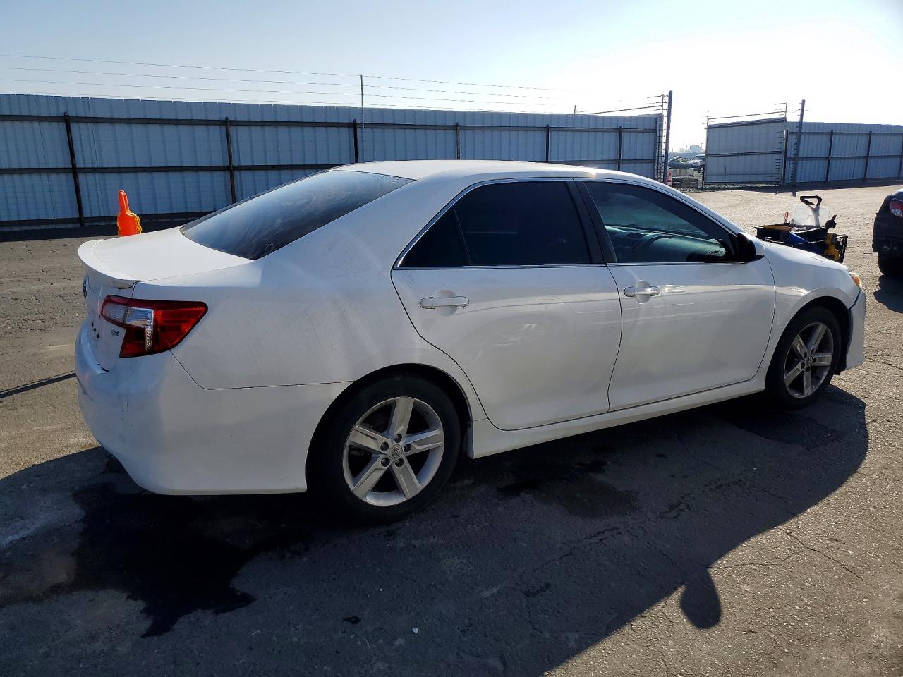 2014 Toyota Camry Se White vin: 4T1BF1FK3EU832711