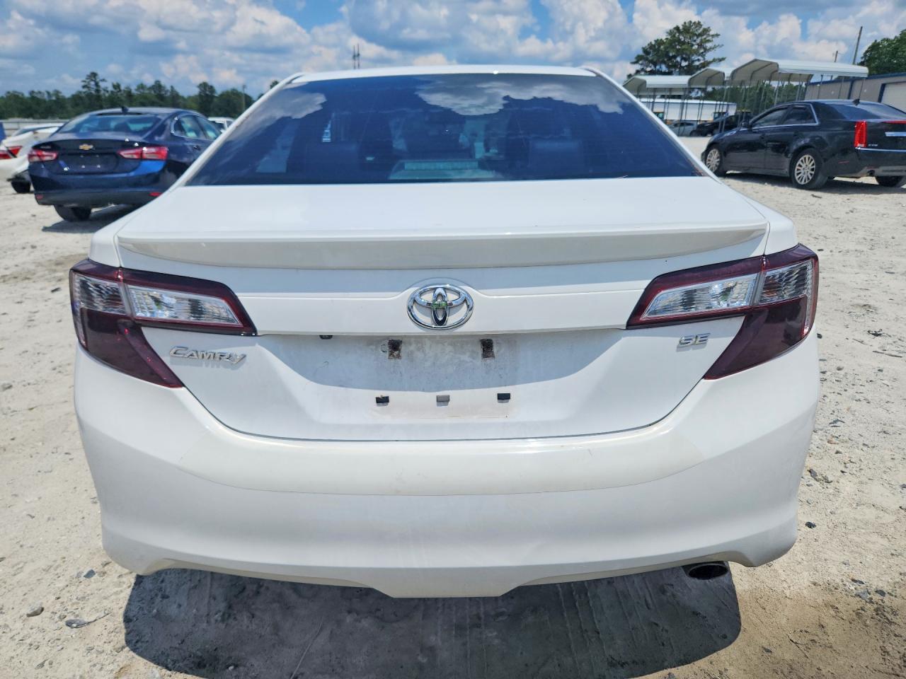 2014 Toyota Camry Se White vin: 4T1BF1FK3EU833678