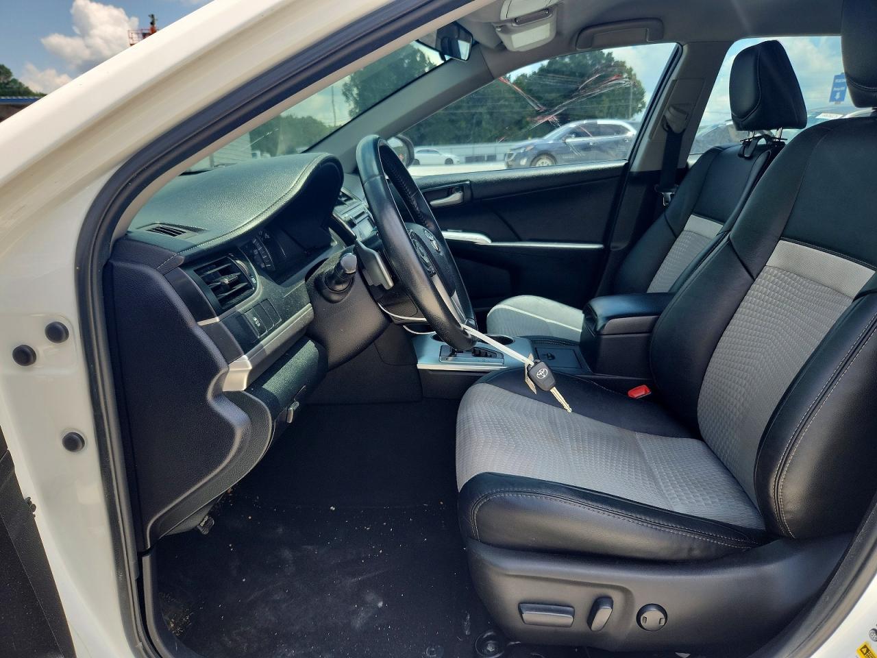 2014 Toyota Camry Se White vin: 4T1BF1FK3EU833678