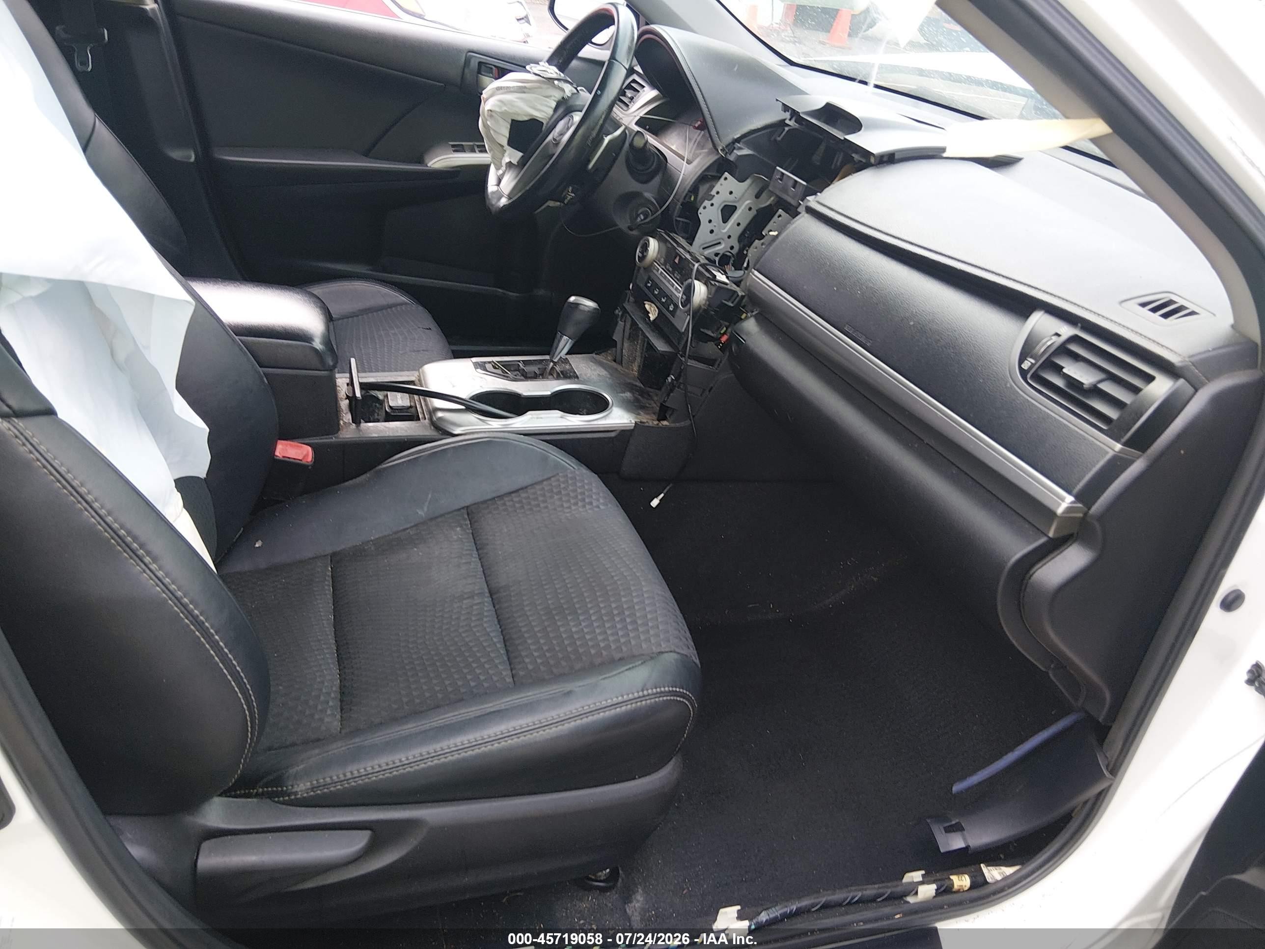2014 Toyota Camry Se White vin: 4T1BF1FK3EU844681