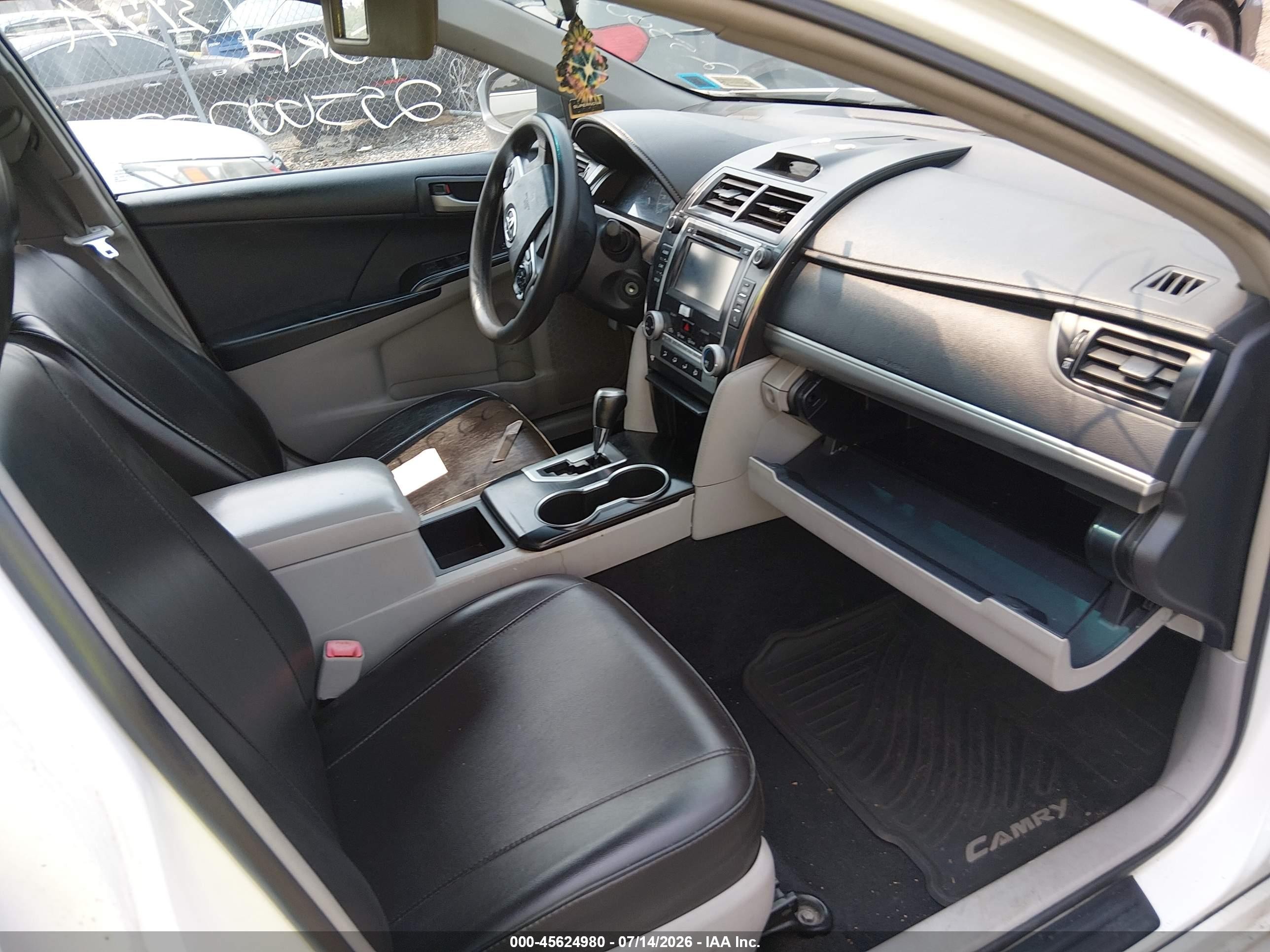 2014 Toyota Camry L White vin: 4T1BF1FK3EU865756