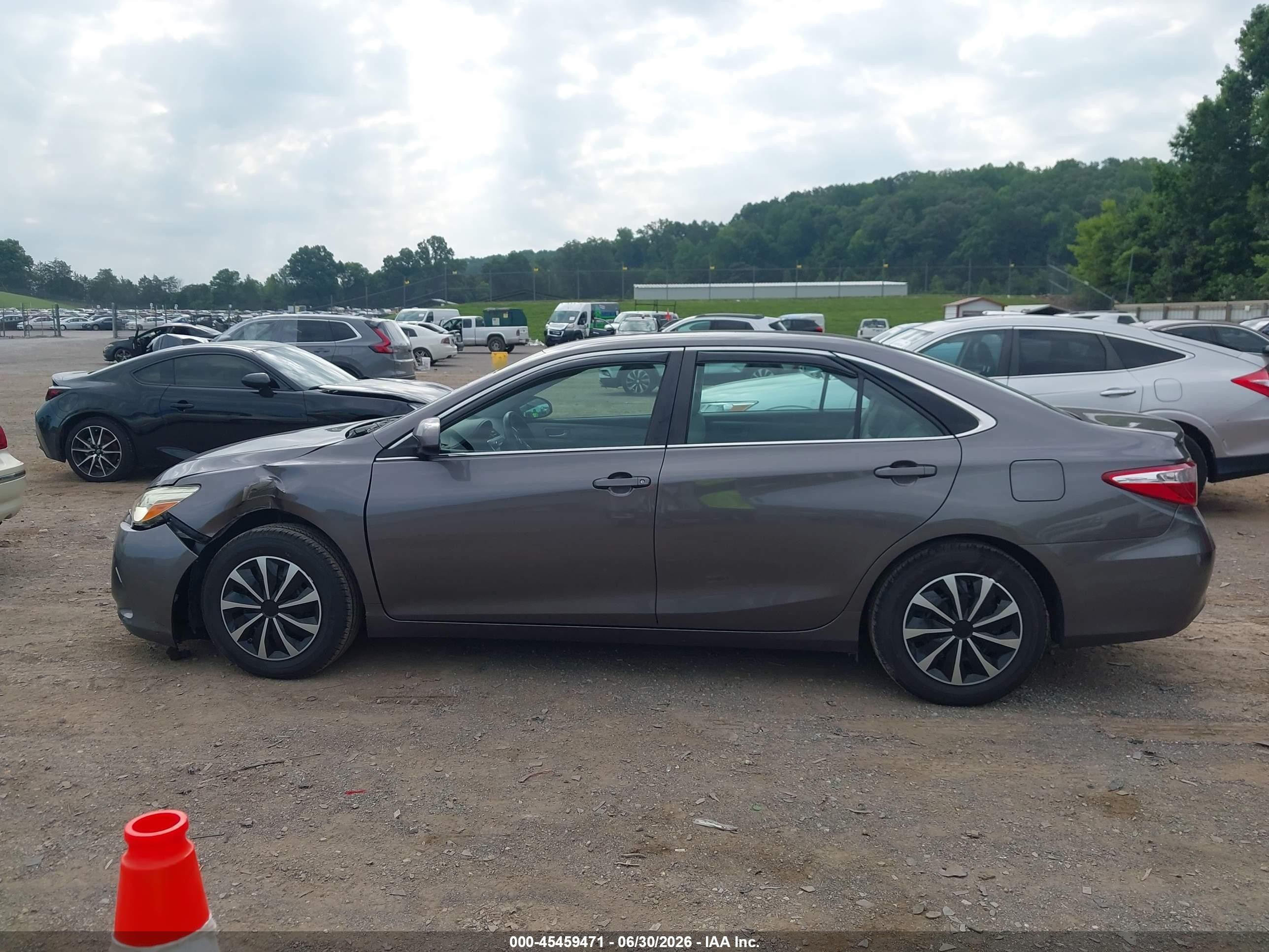 2015 Toyota Camry Le Серый vin: 4T1BF1FK3FU015465
