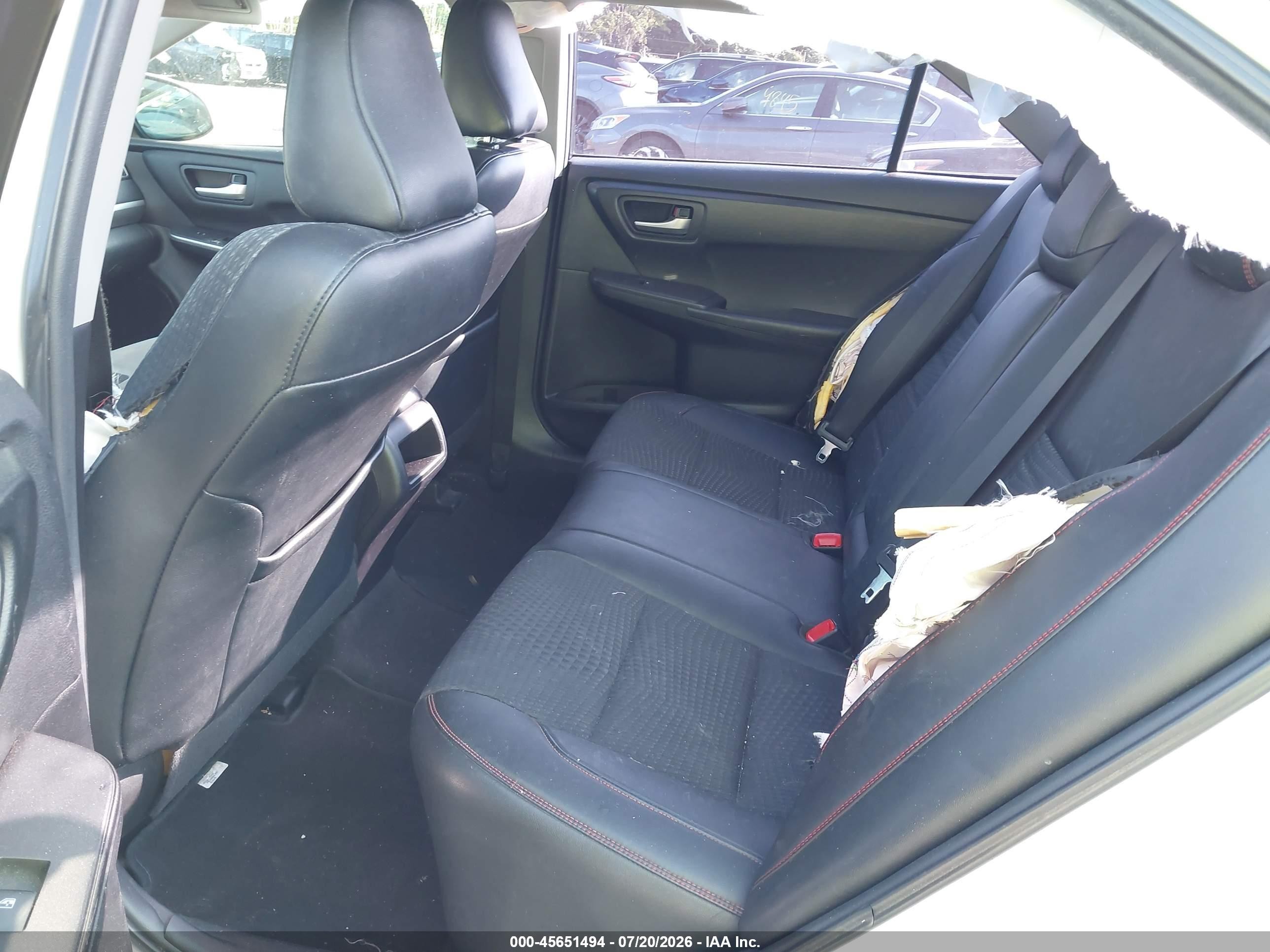 2015 Toyota Camry Se White vin: 4T1BF1FK3FU048420