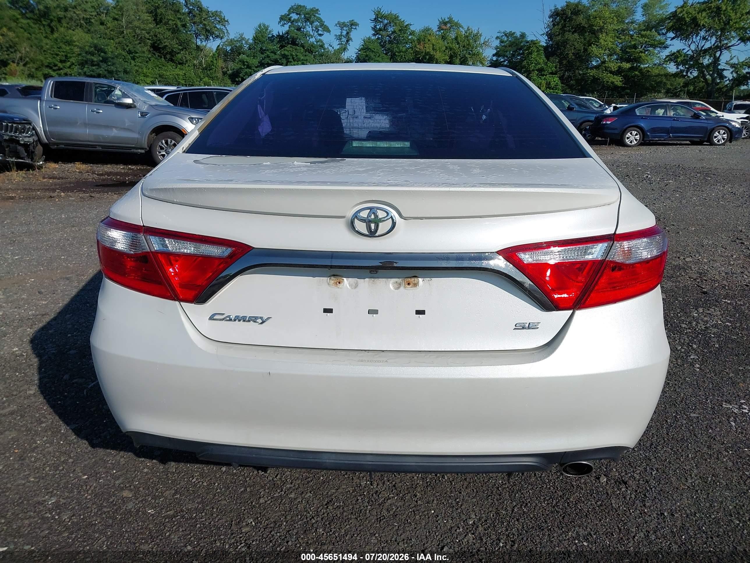 2015 Toyota Camry Se White vin: 4T1BF1FK3FU048420