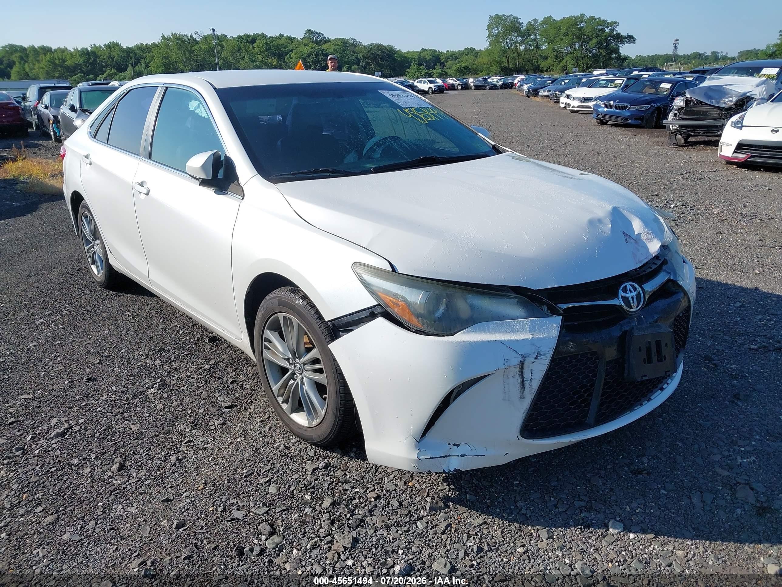2015 Toyota Camry Se White vin: 4T1BF1FK3FU048420