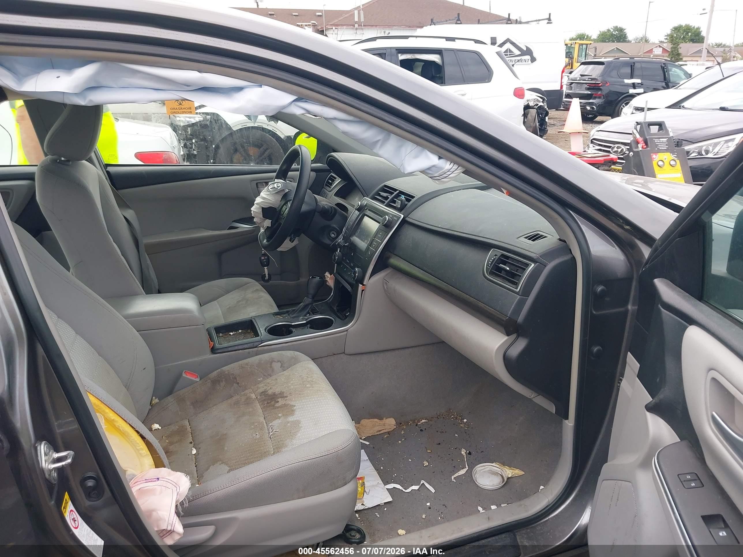 2015 Toyota Camry Le Gray vin: 4T1BF1FK3FU082213