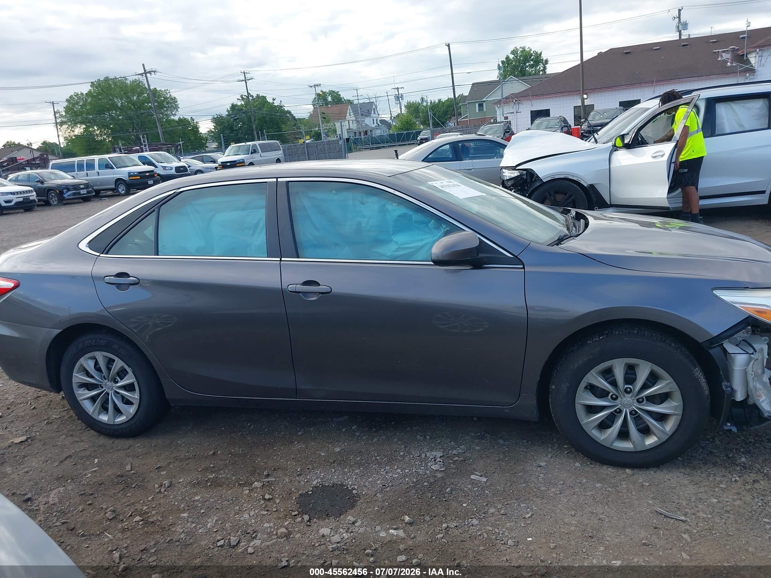 2015 Toyota Camry Le Gray vin: 4T1BF1FK3FU082213