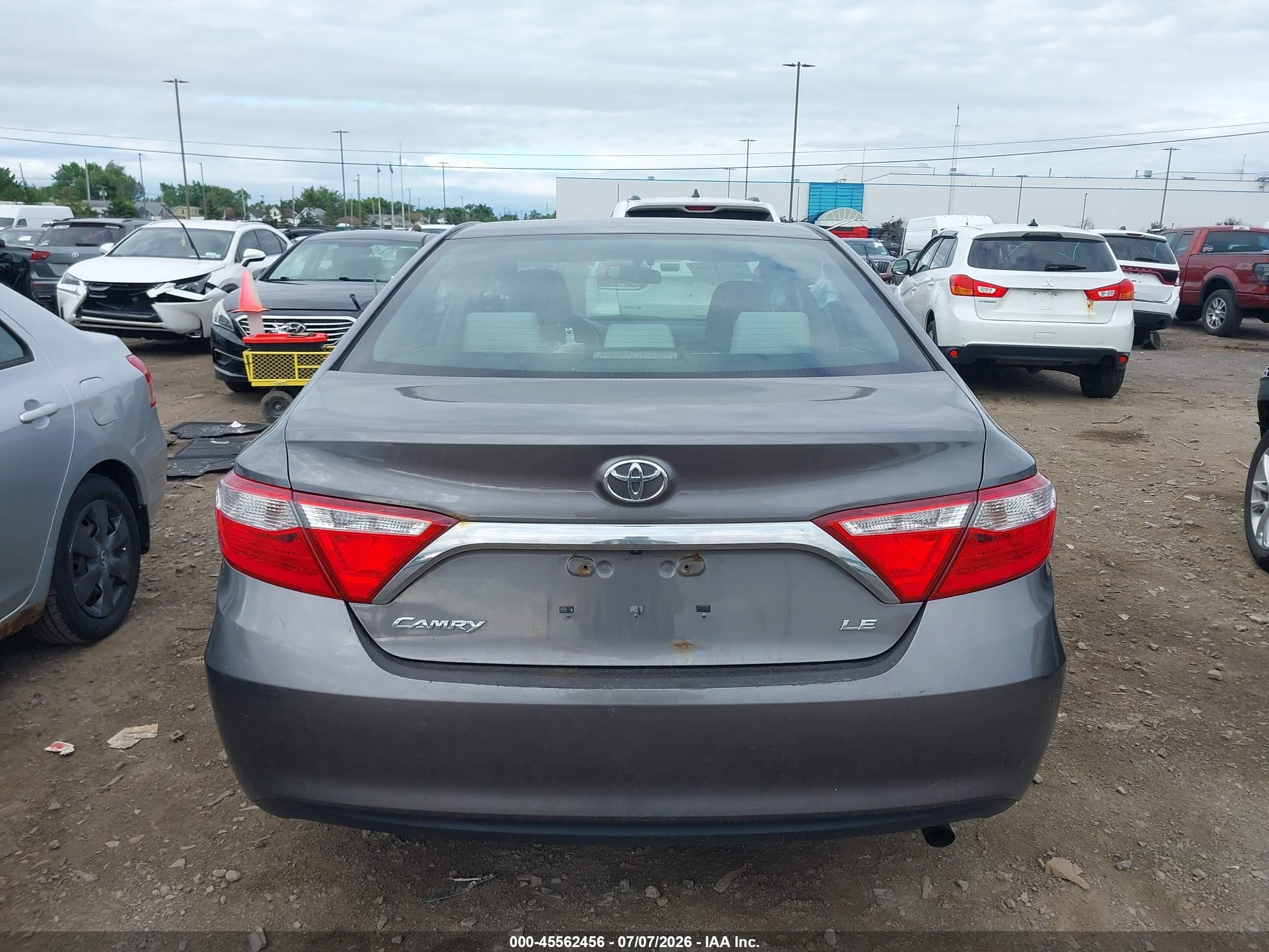 2015 Toyota Camry Le Gray vin: 4T1BF1FK3FU082213