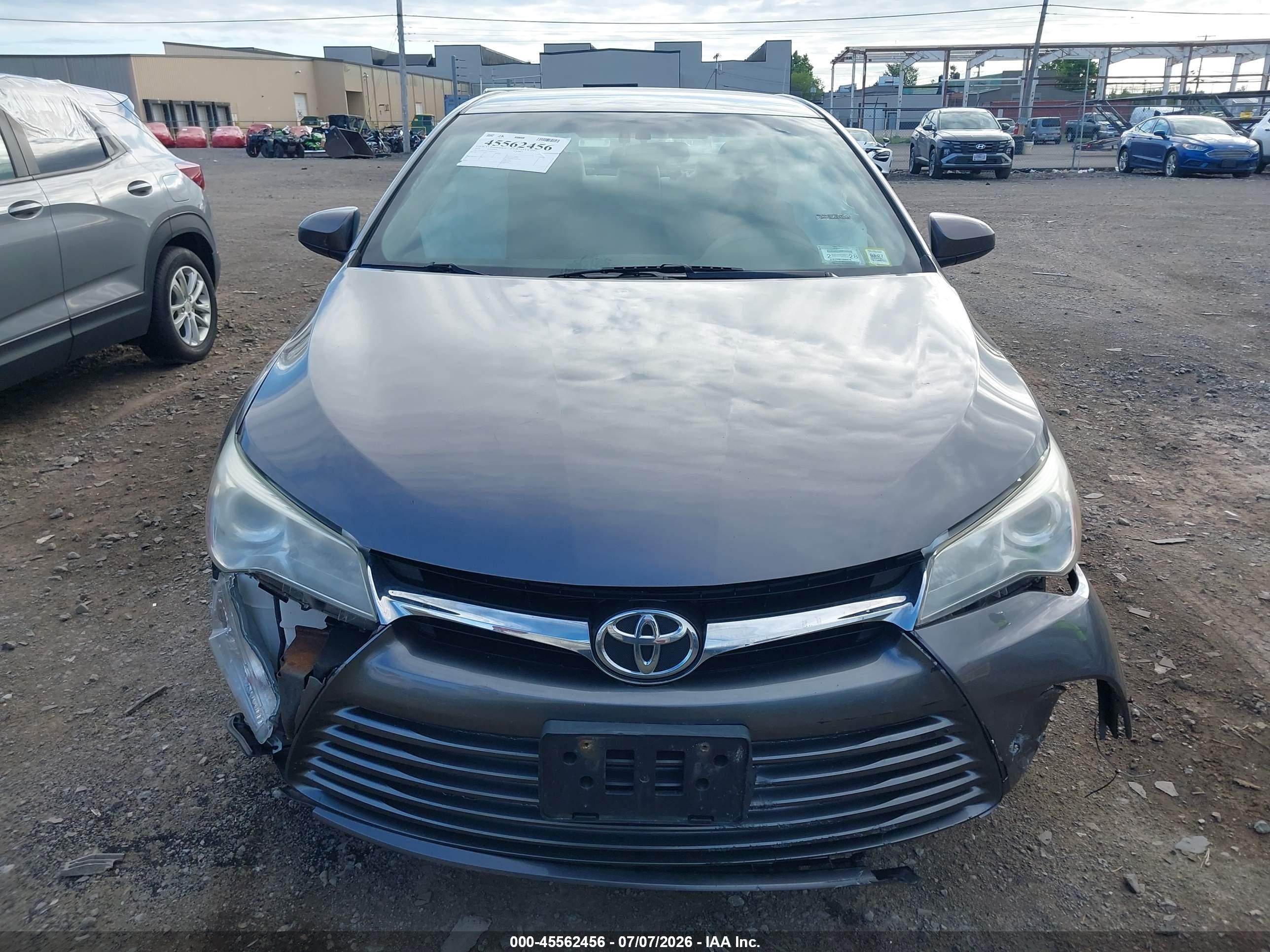 2015 Toyota Camry Le Gray vin: 4T1BF1FK3FU082213