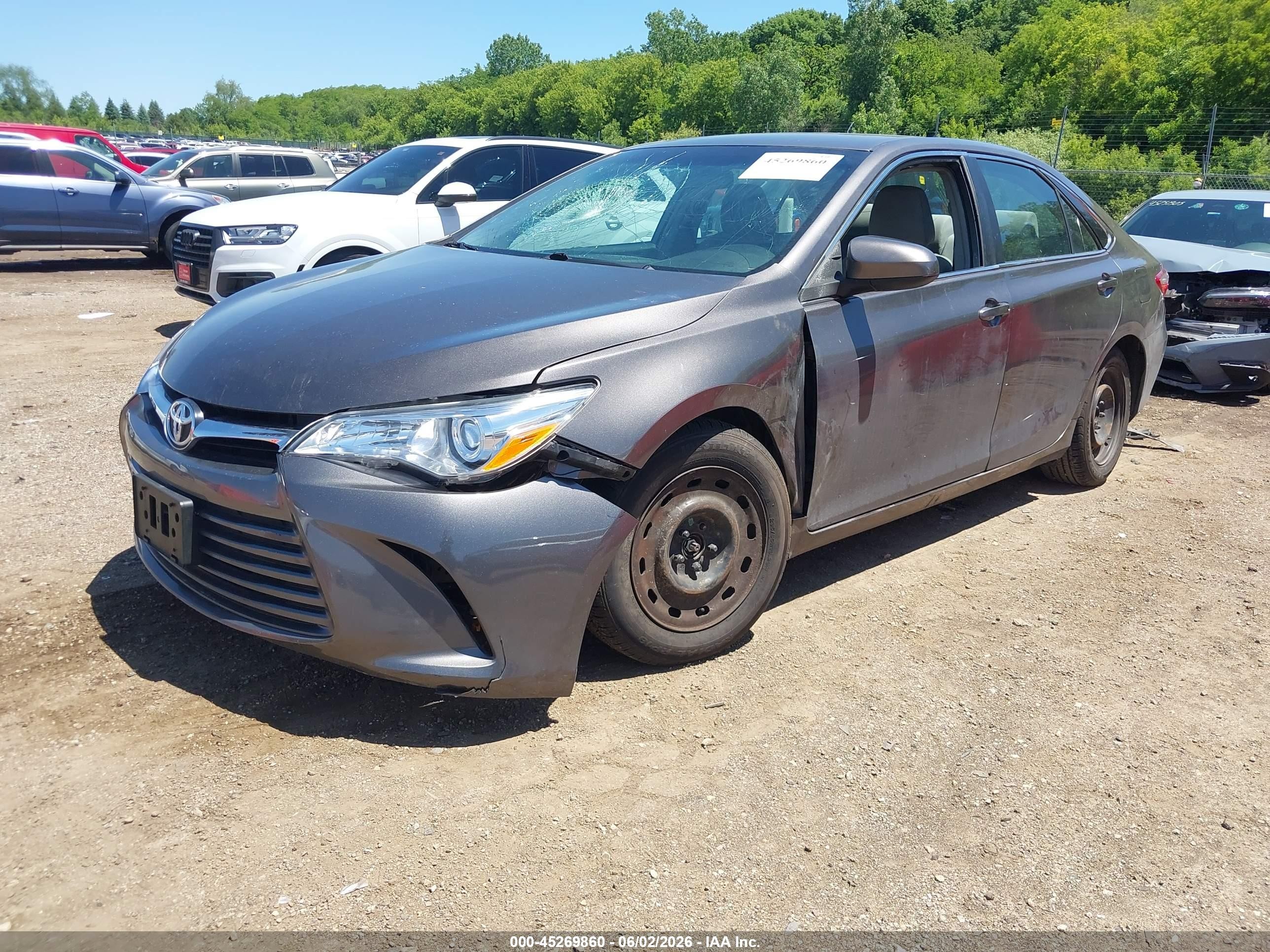 2015 Toyota Camry Le Cream vin: 4T1BF1FK3FU095365