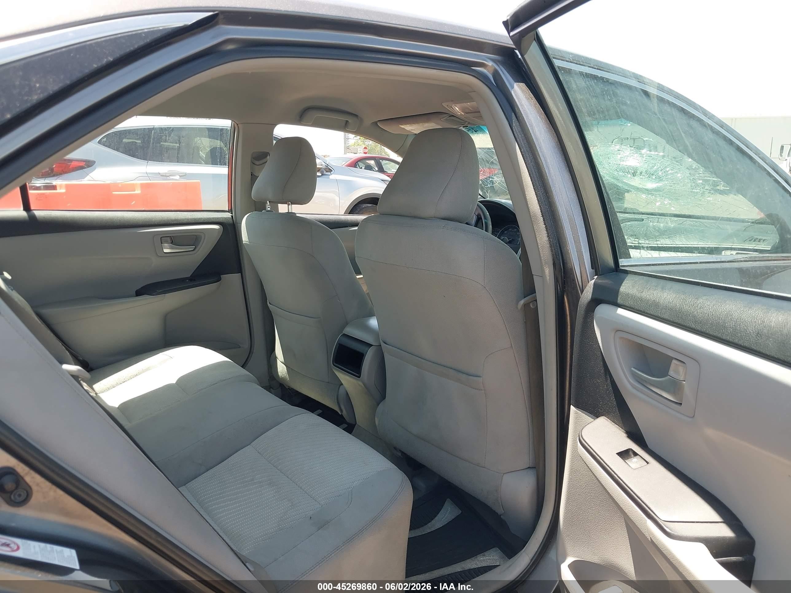 2015 Toyota Camry Le Cream vin: 4T1BF1FK3FU095365