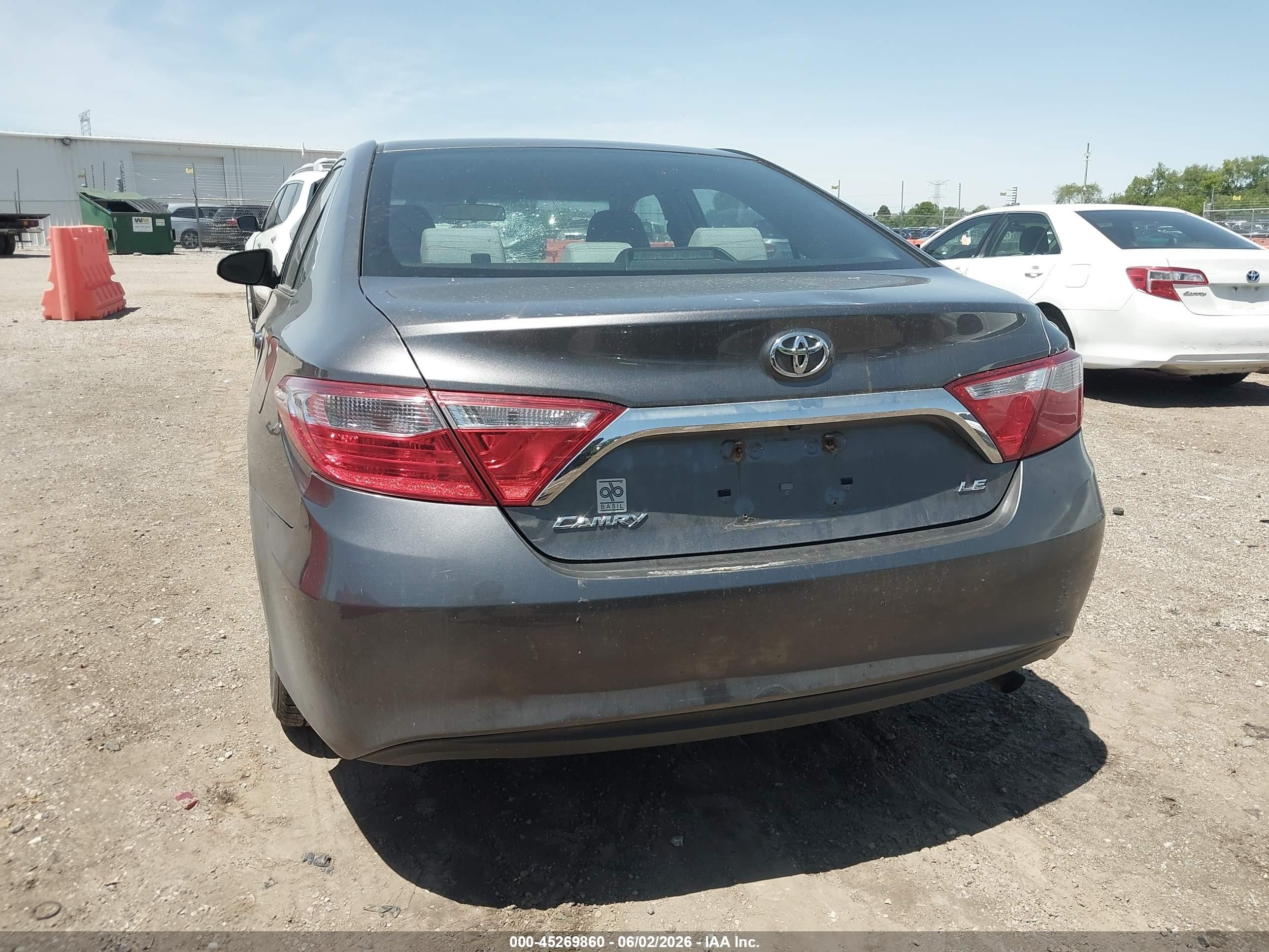 2015 Toyota Camry Le Cream vin: 4T1BF1FK3FU095365