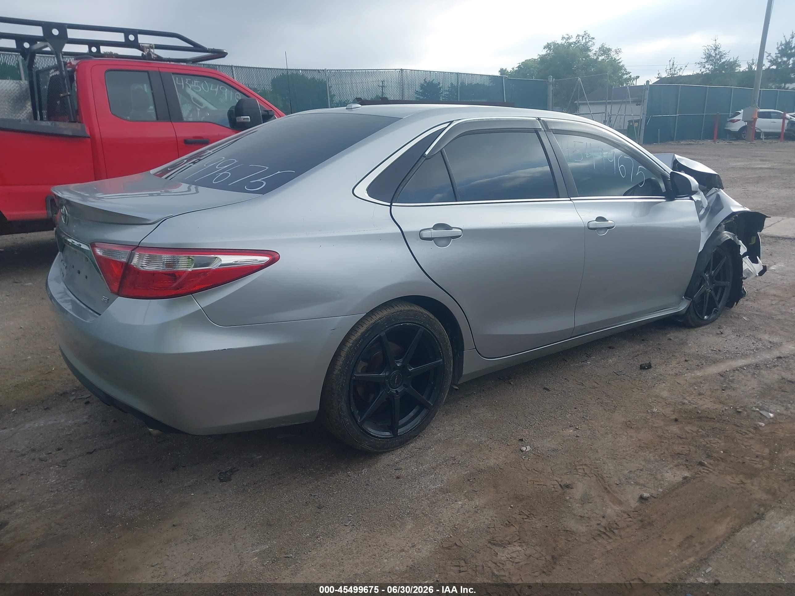 2015 Toyota Camry Se Silver vin: 4T1BF1FK3FU480618