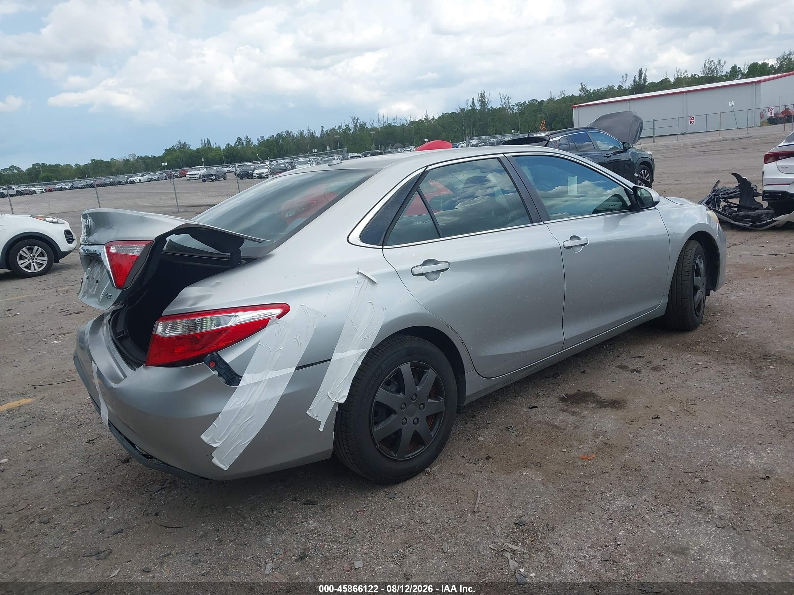 2015 Toyota Camry Le Silver vin: 4T1BF1FK3FU497872