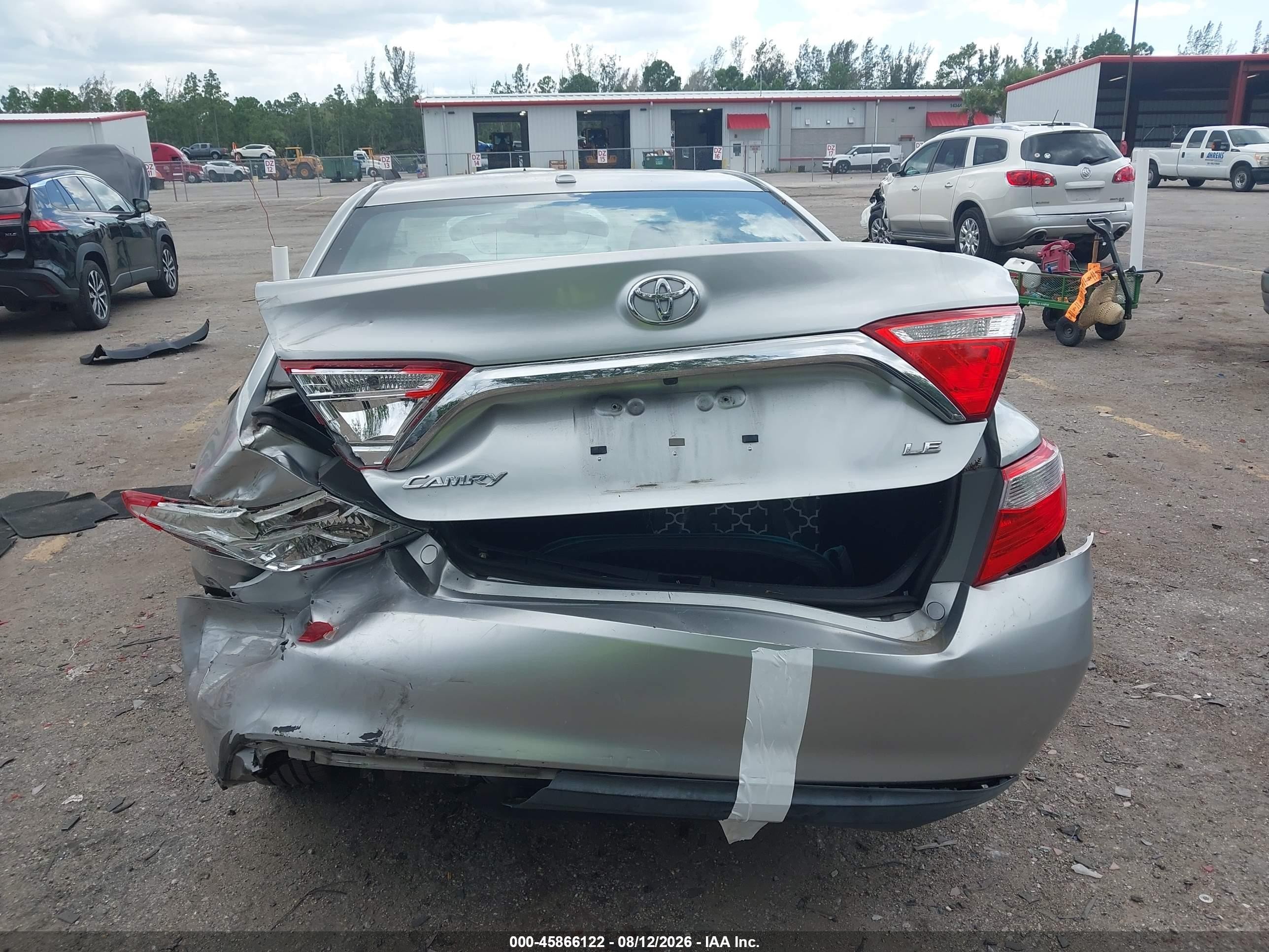 2015 Toyota Camry Le Silver vin: 4T1BF1FK3FU497872
