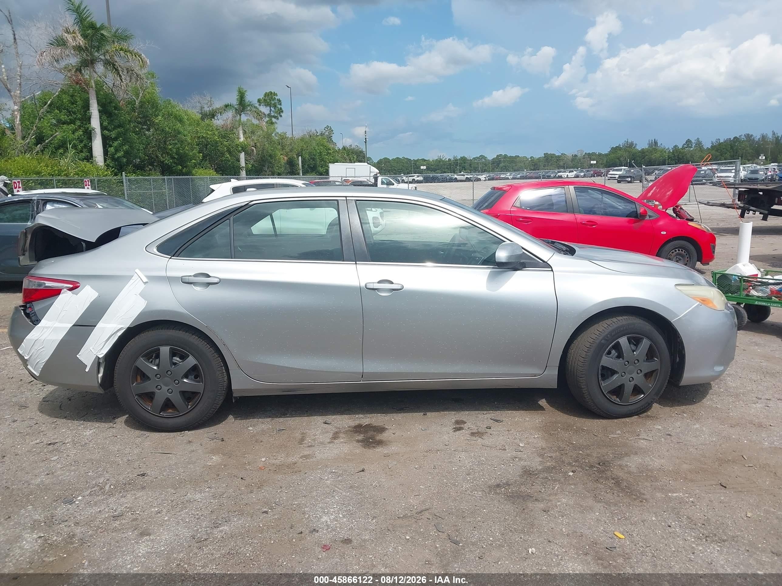 2015 Toyota Camry Le Silver vin: 4T1BF1FK3FU497872