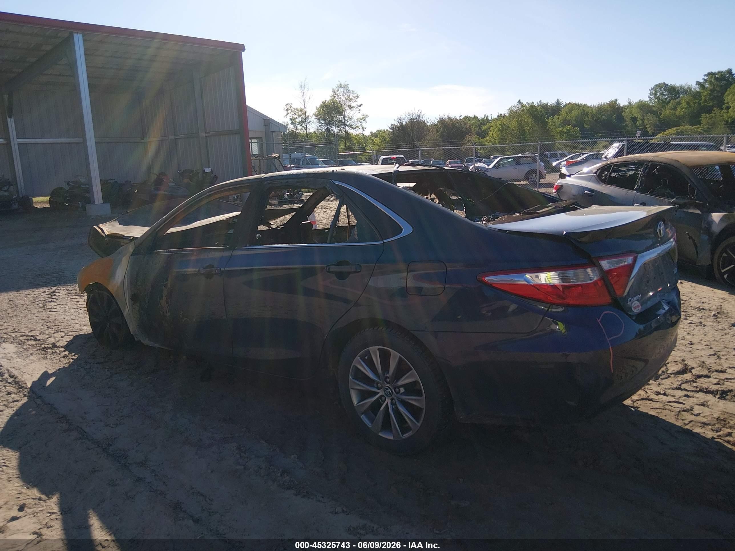 2015 Toyota Camry Xle Gray vin: 4T1BF1FK3FU882400