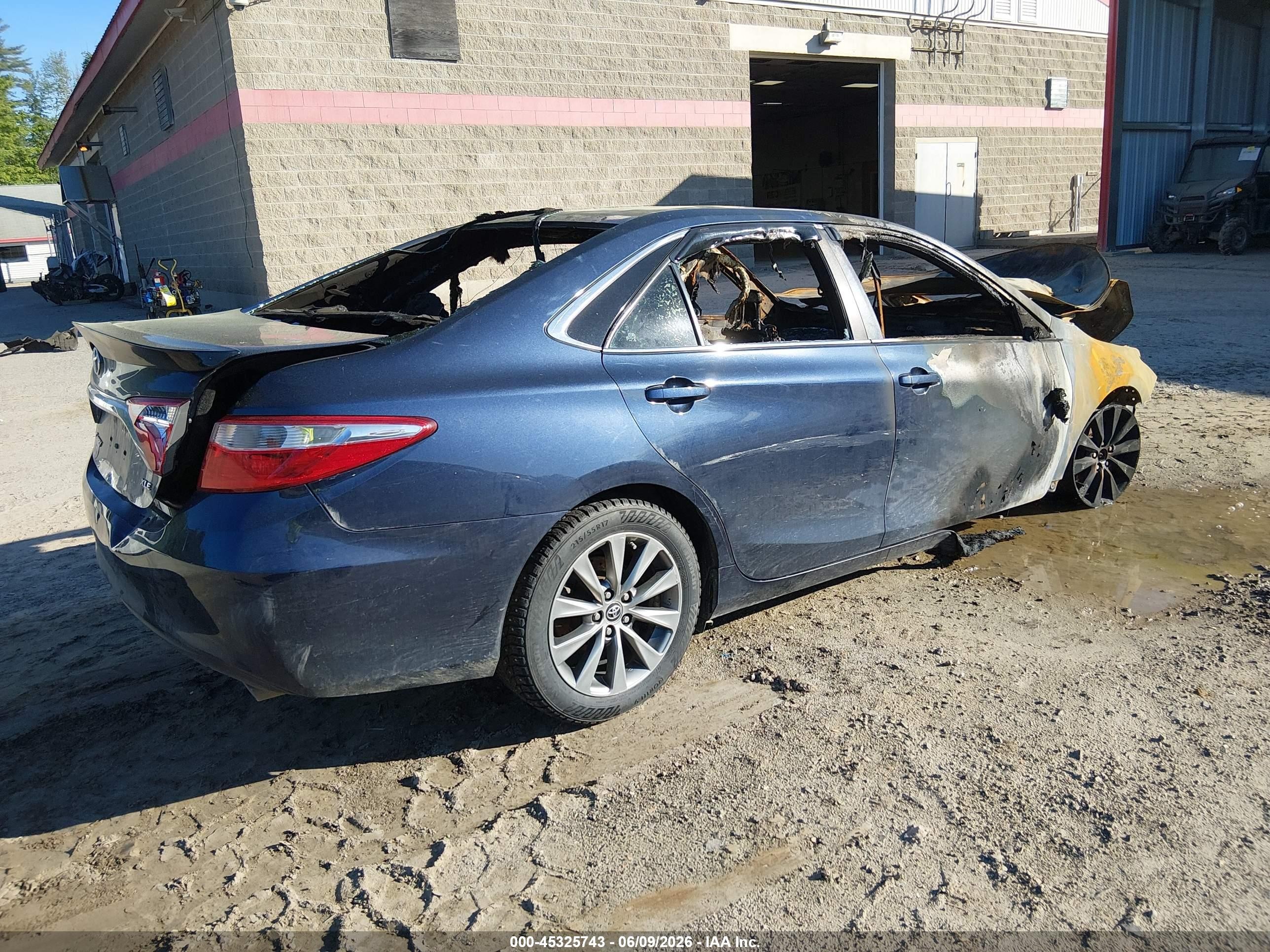 2015 Toyota Camry Xle Gray vin: 4T1BF1FK3FU882400