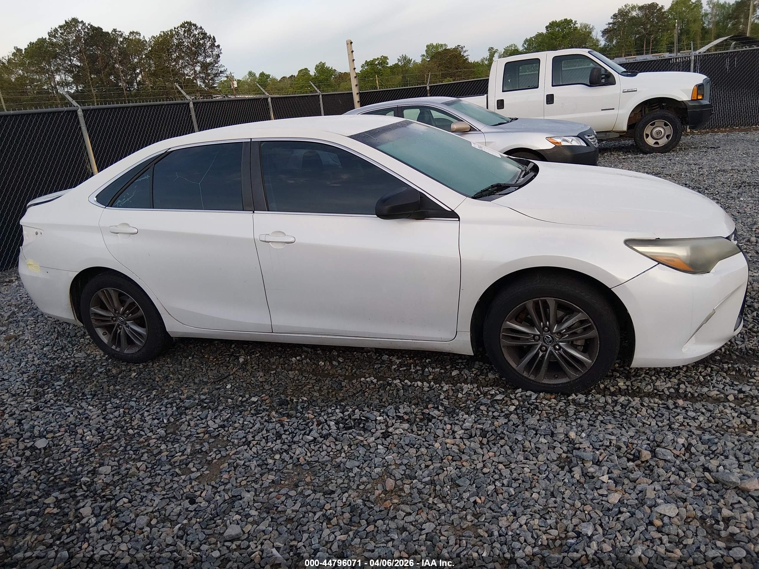 2015 Toyota Camry Se White vin: 4T1BF1FK3FU895275