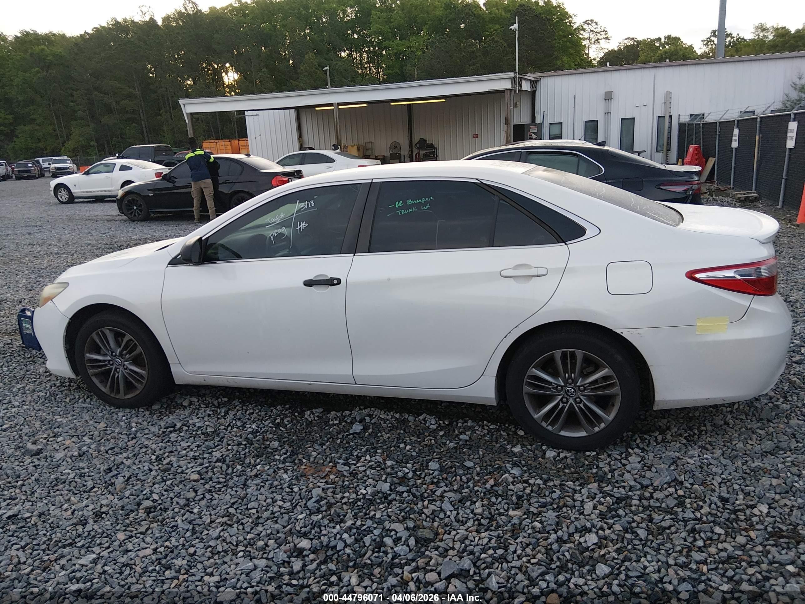 2015 Toyota Camry Se White vin: 4T1BF1FK3FU895275