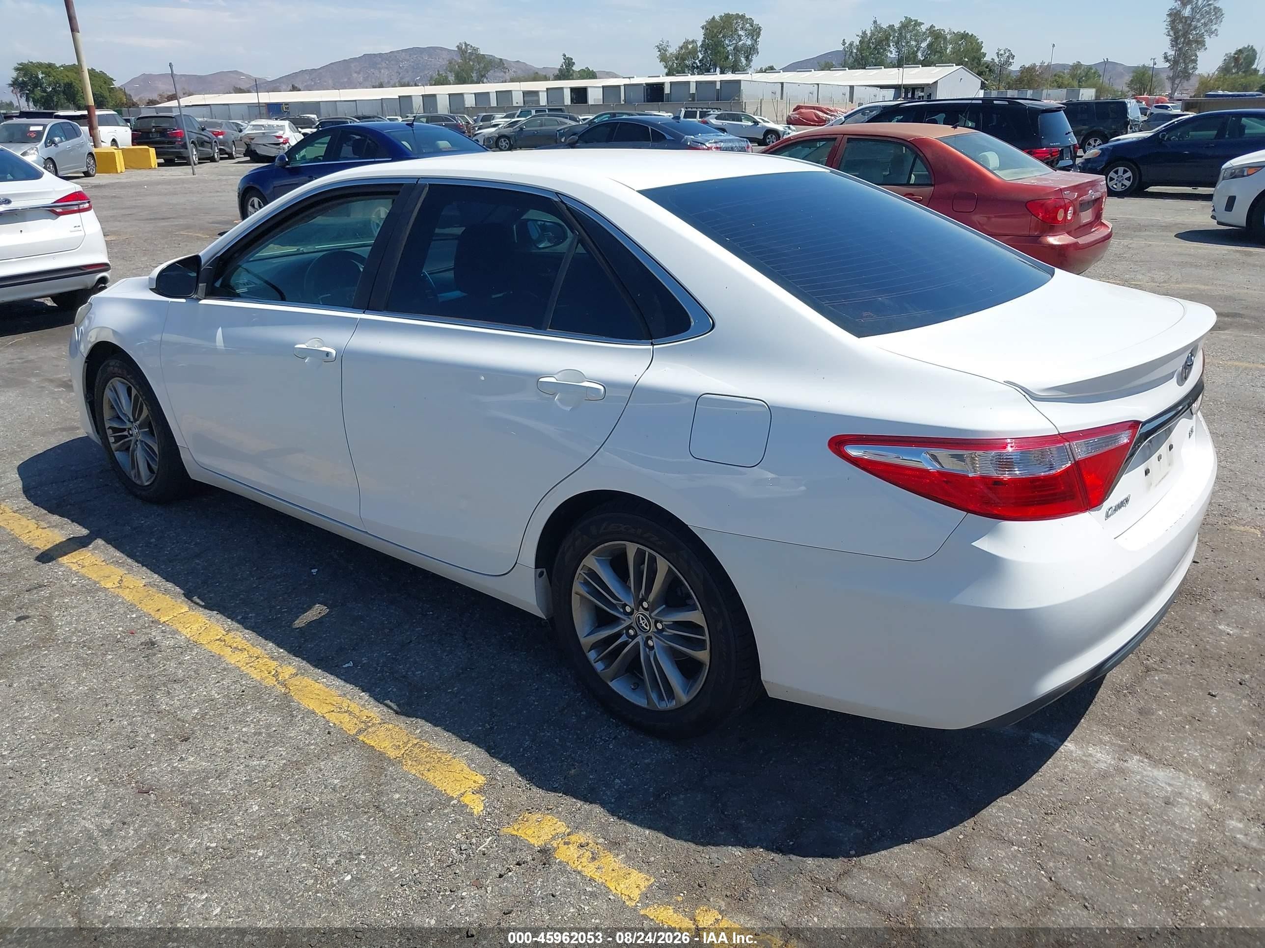 2015 Toyota Camry Se White vin: 4T1BF1FK3FU902323