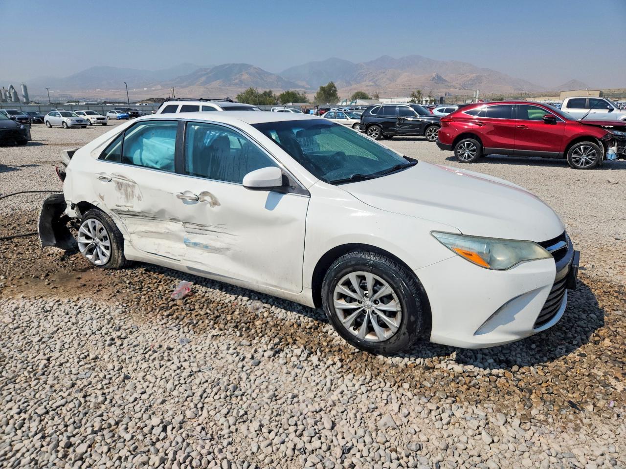 2015 Toyota Camry Le White vin: 4T1BF1FK3FU907828