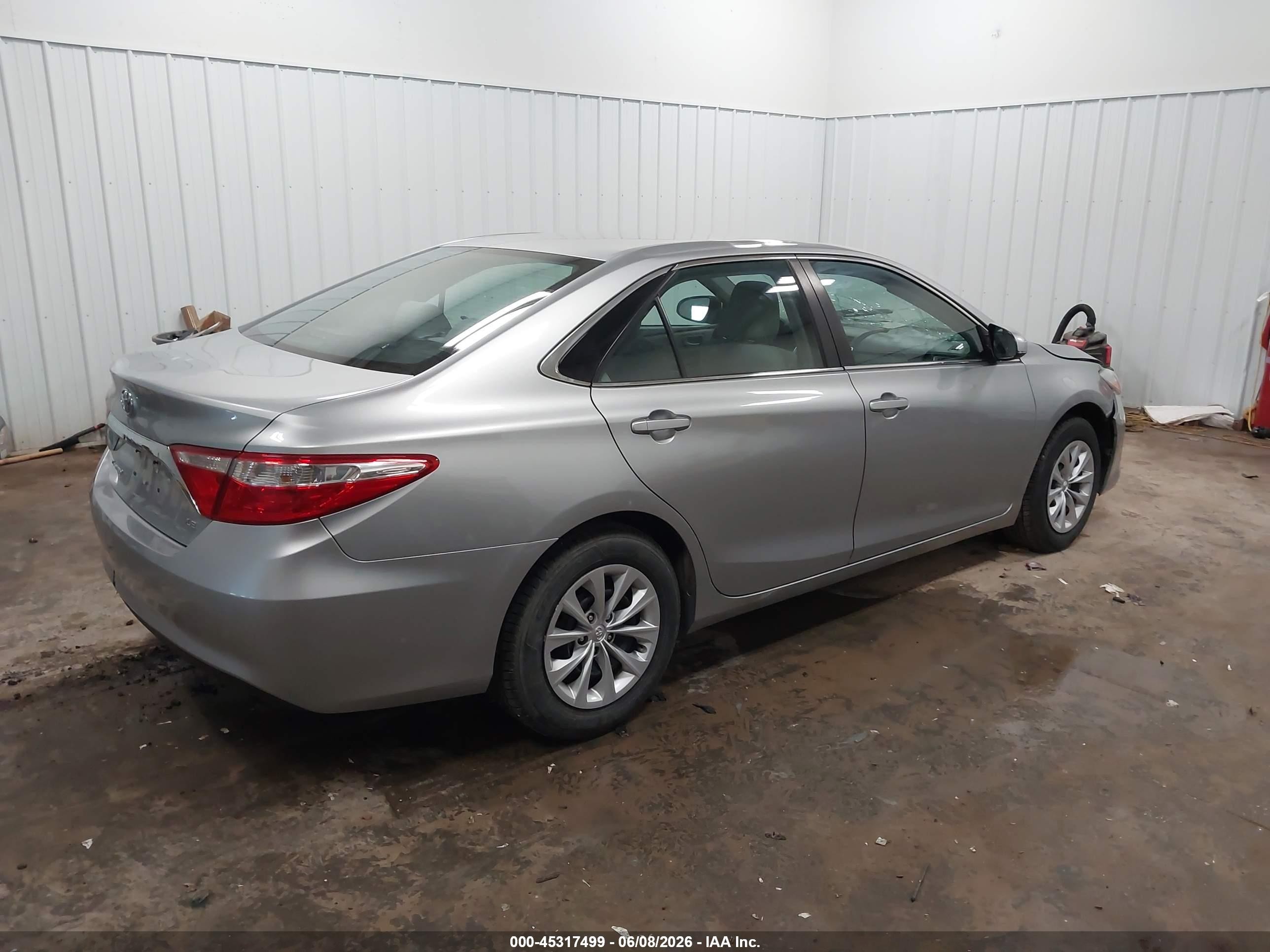 2015 Toyota Camry Le Серебряный vin: 4T1BF1FK3FU932115