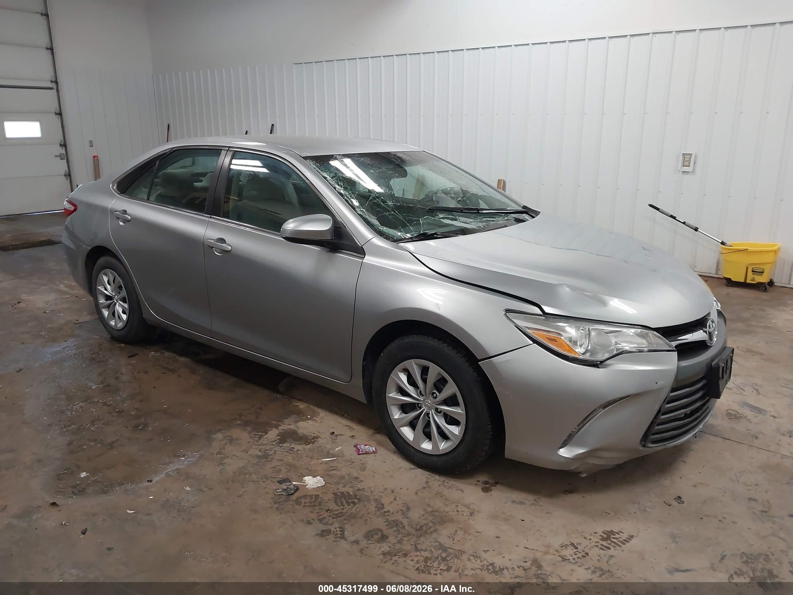 2015 Toyota Camry Le Silver vin: 4T1BF1FK3FU932115