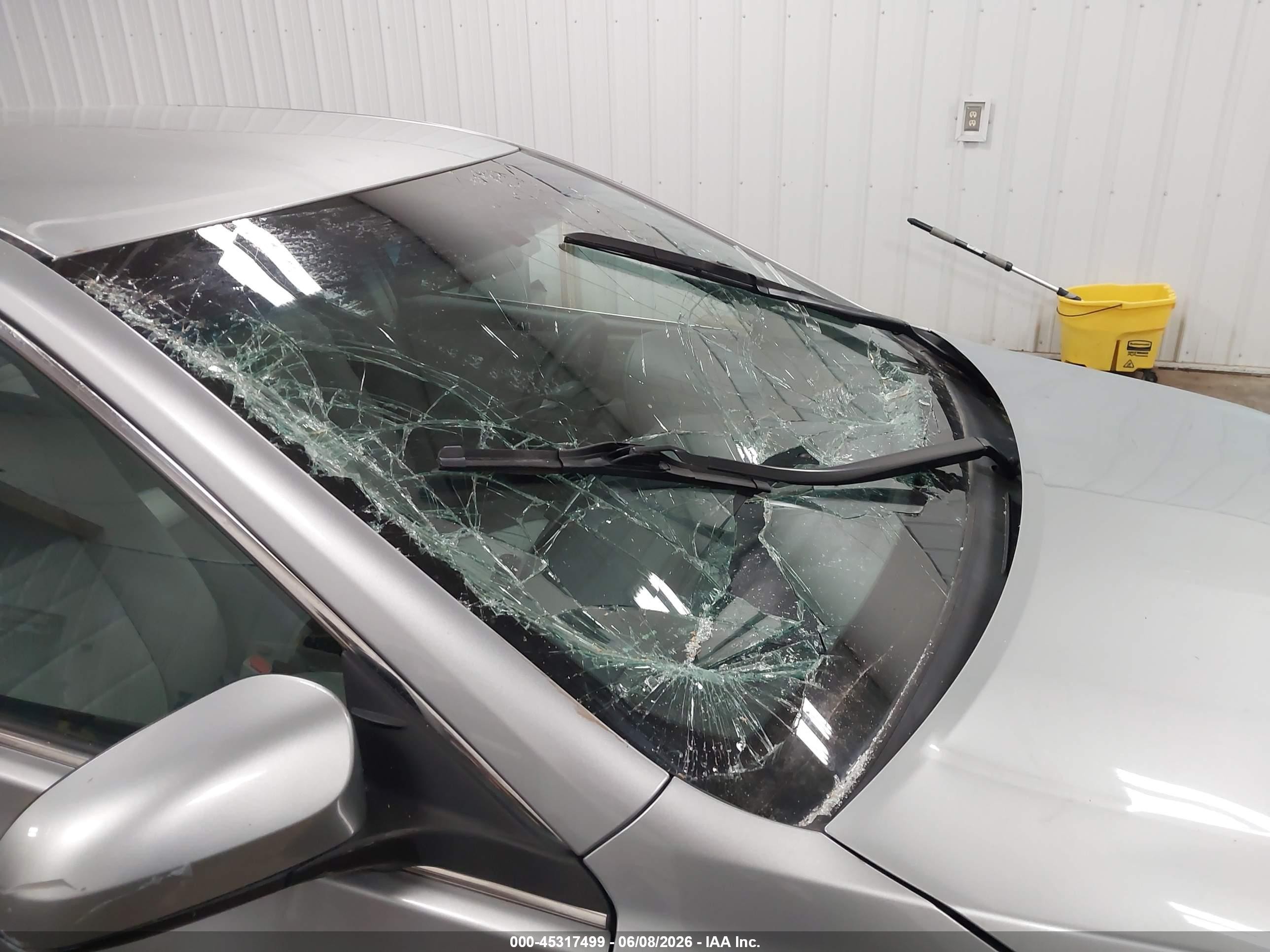 2015 Toyota Camry Le Серебряный vin: 4T1BF1FK3FU932115