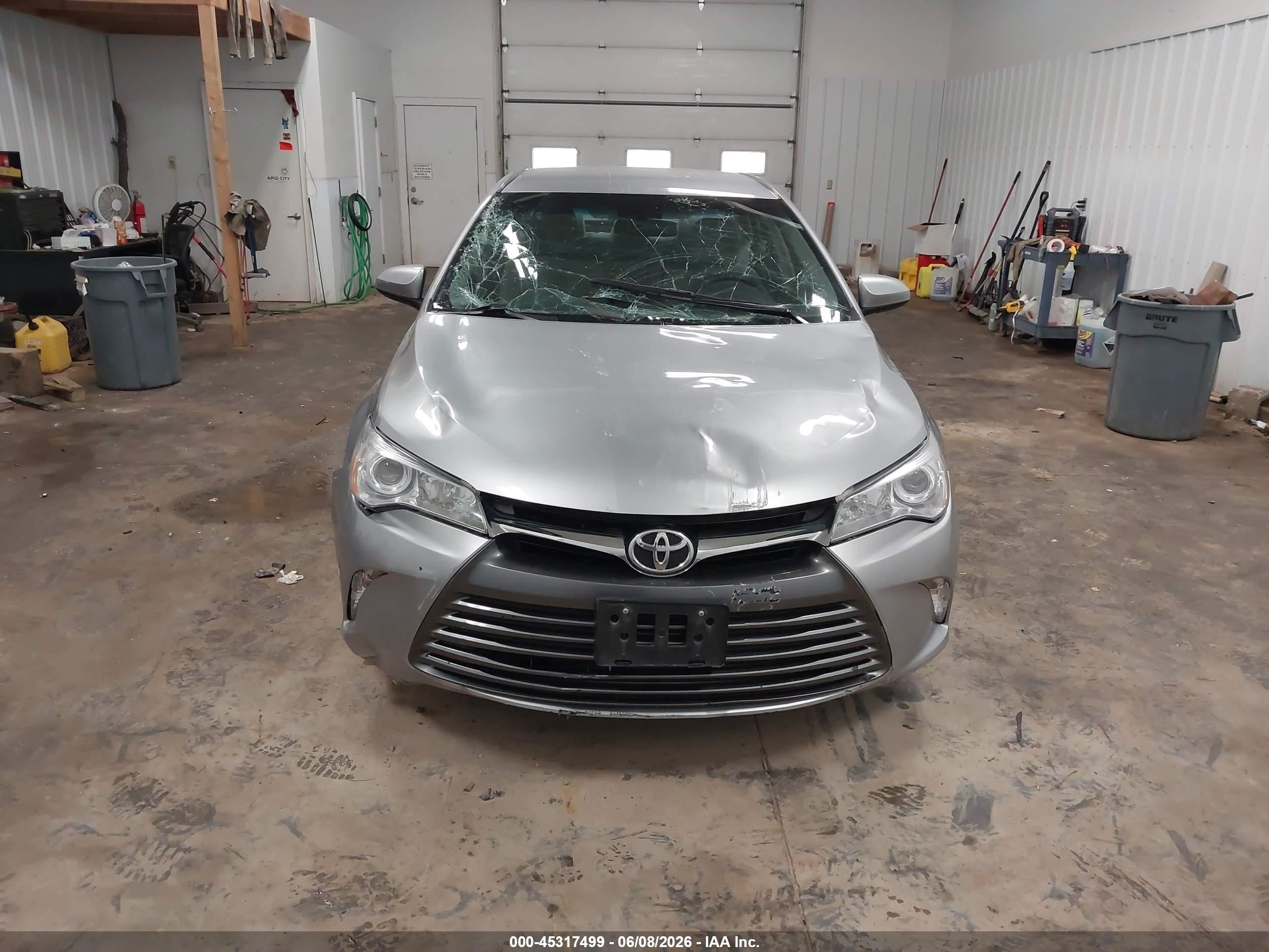 2015 Toyota Camry Le Серебряный vin: 4T1BF1FK3FU932115