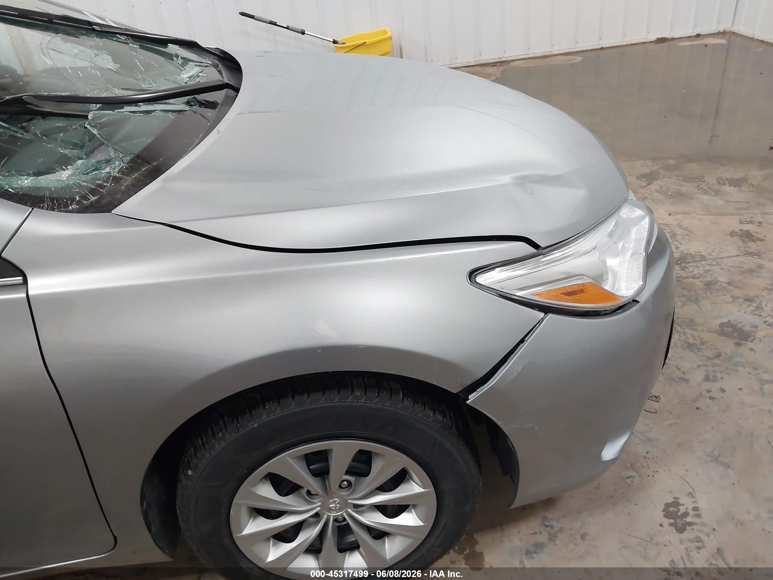 2015 Toyota Camry Le Серебряный vin: 4T1BF1FK3FU932115