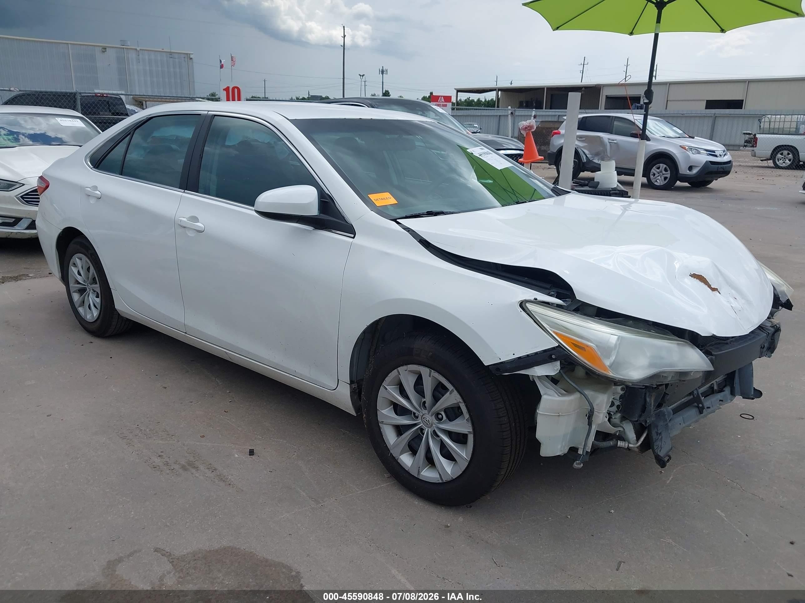 2015 Toyota Camry Le White vin: 4T1BF1FK3FU987146