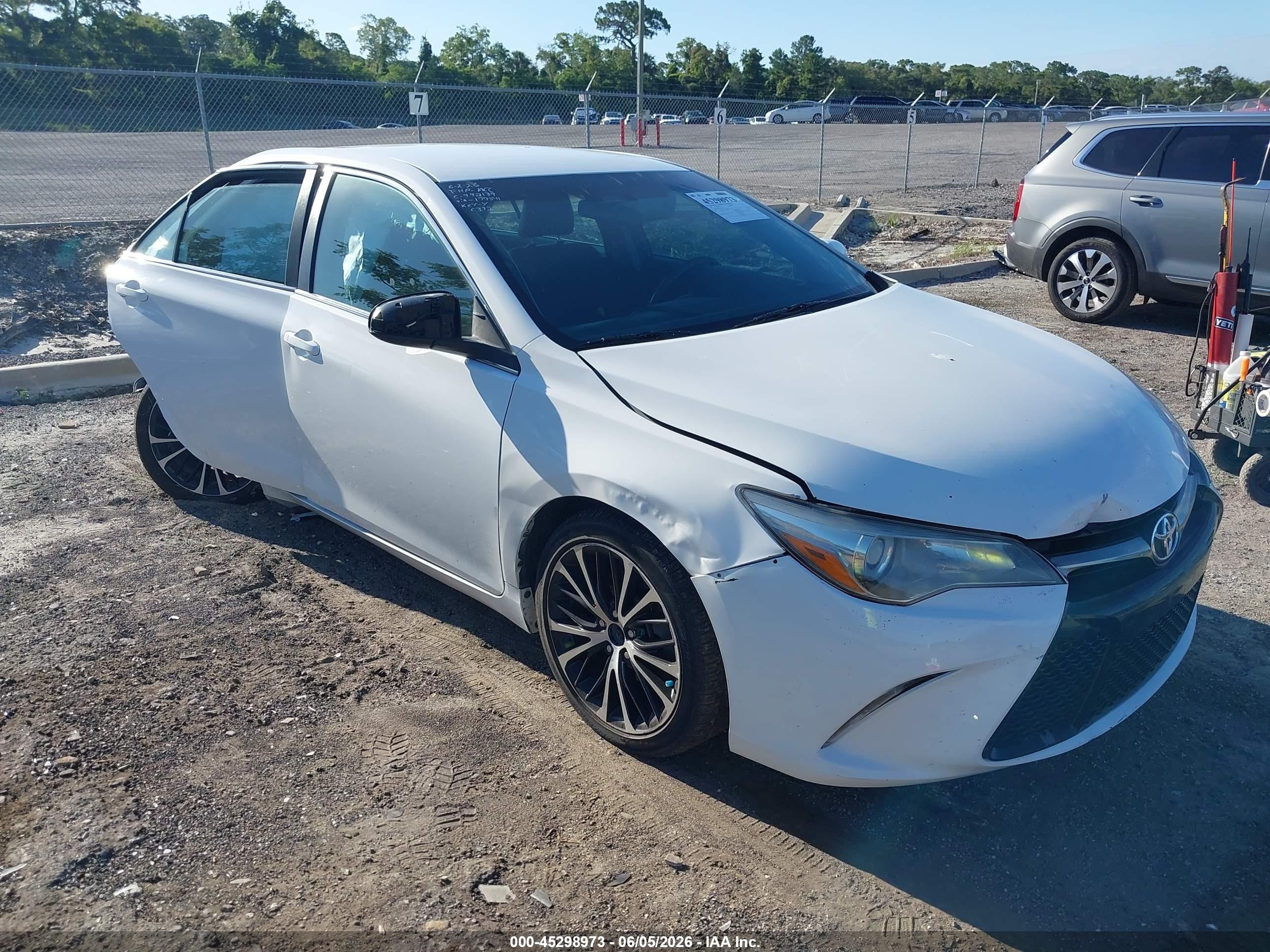2016 Toyota Camry Se White vin: 4T1BF1FK3GU177341