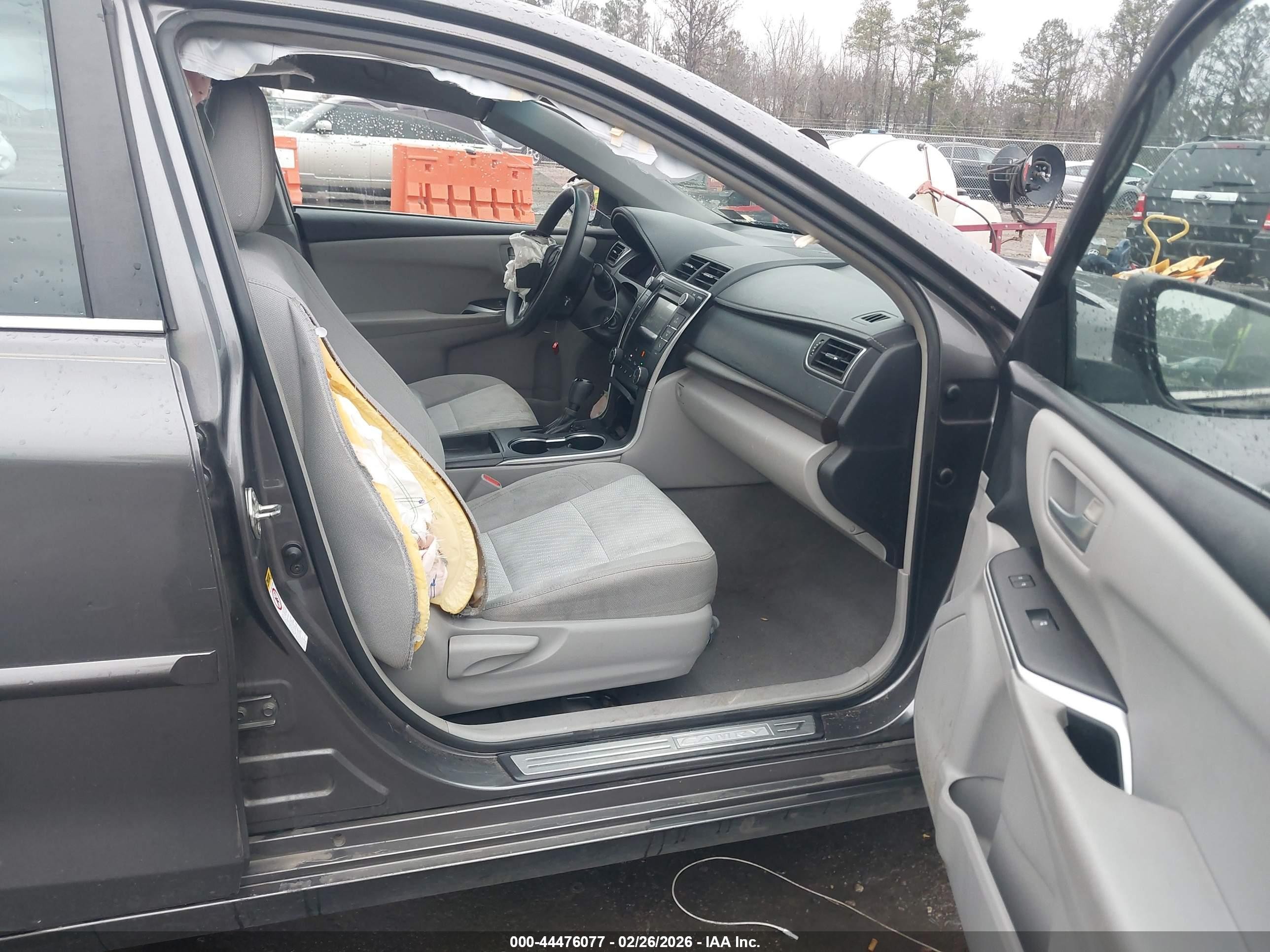 2016 Toyota Camry Le Gray vin: 4T1BF1FK3GU567582