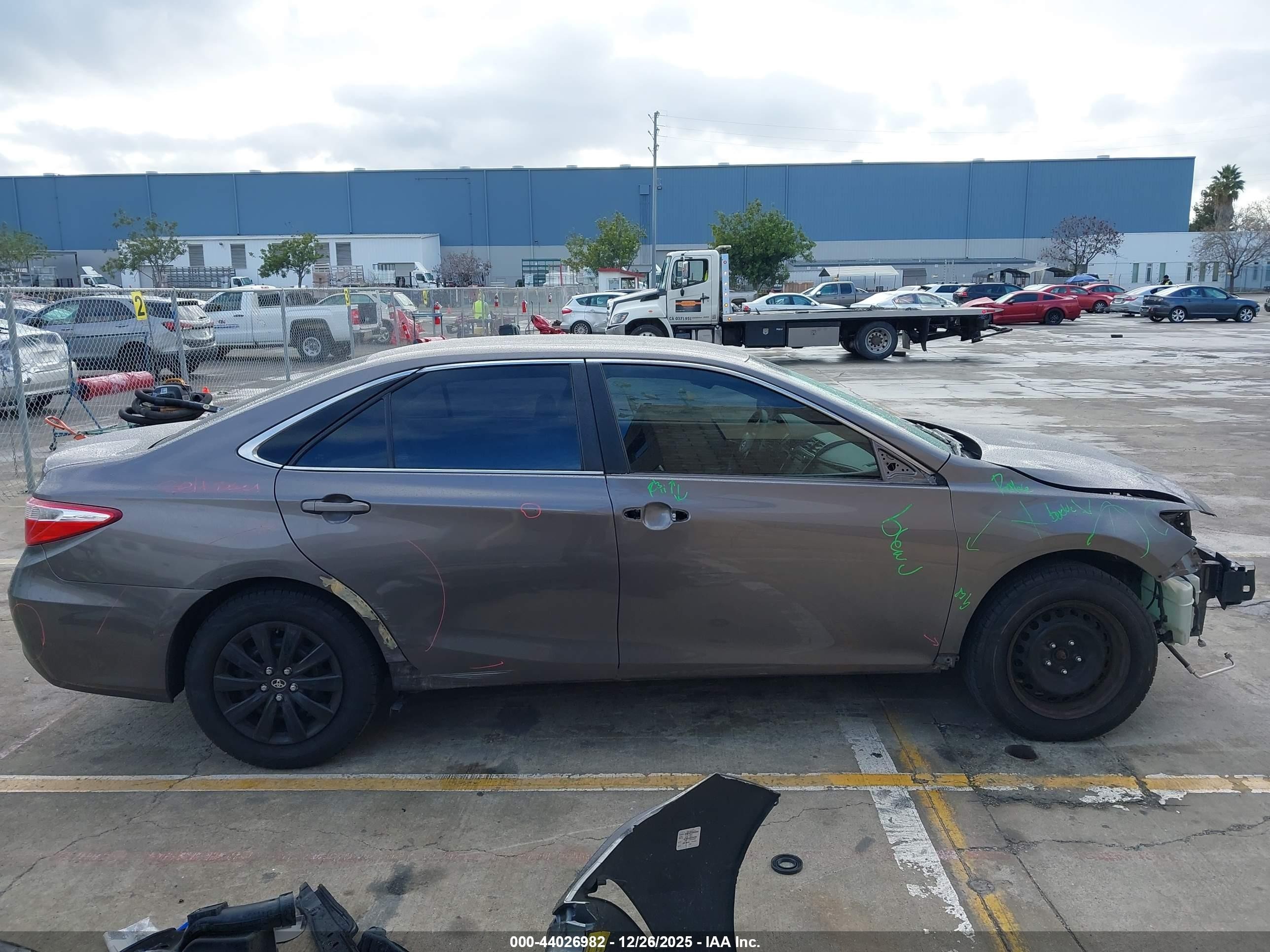 2017 Toyota Camry Le Gray vin: 4T1BF1FK3HU634439