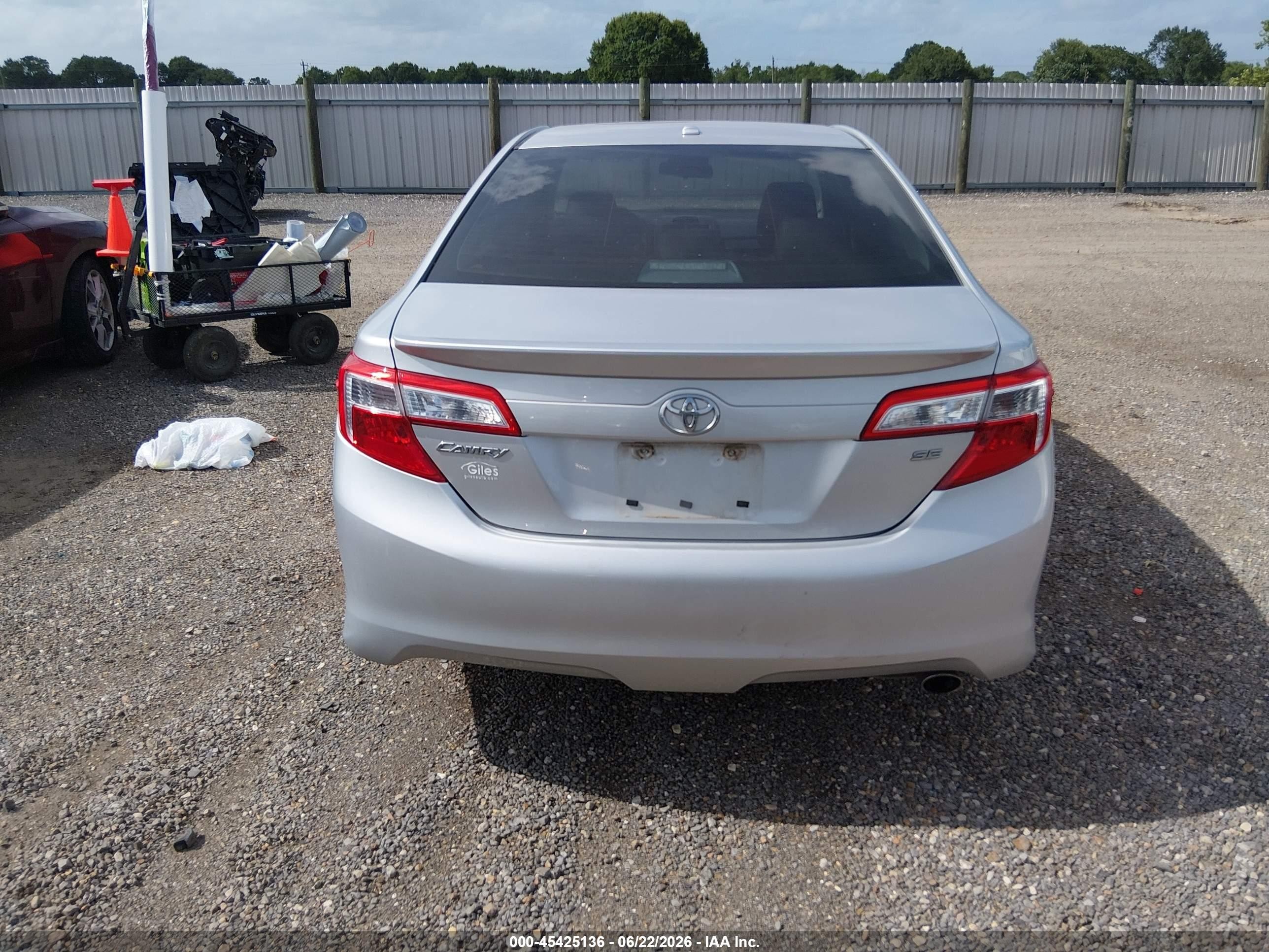 2012 Toyota Camry Se/le/xle Silver vin: 4T1BF1FK4CU064976