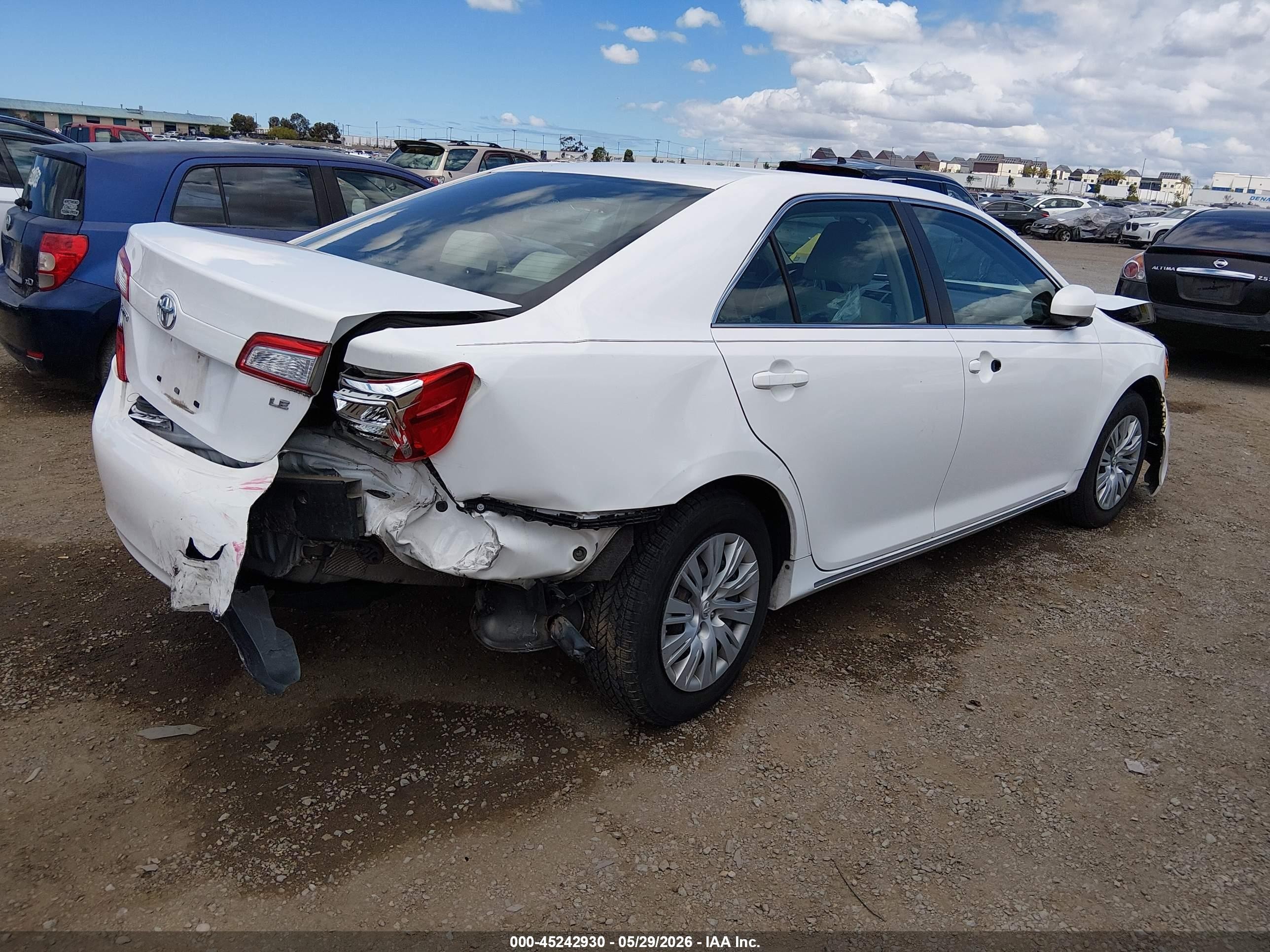 2012 Toyota Camry Le White vin: 4T1BF1FK4CU182476