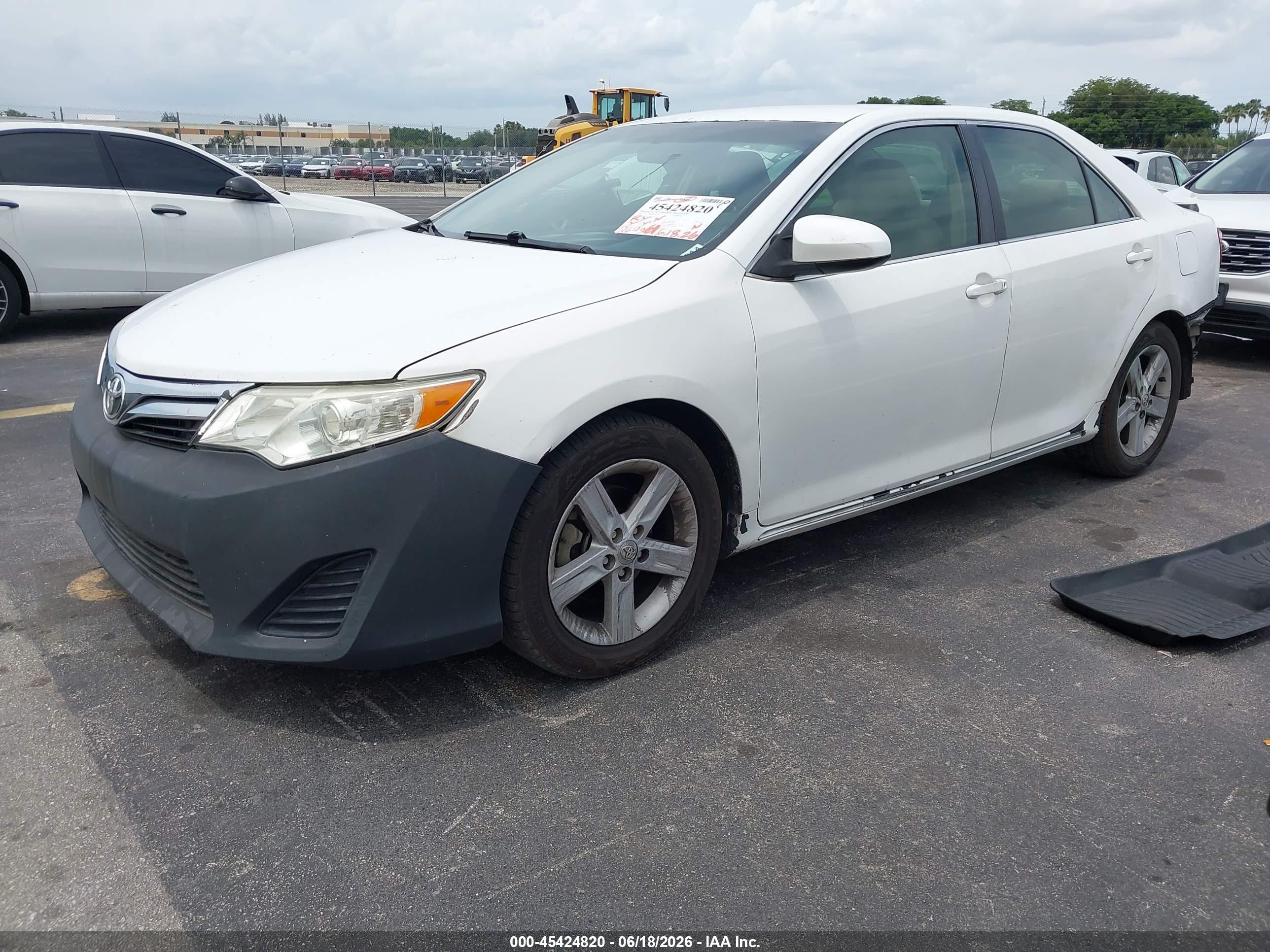 2012 Toyota Camry Le White vin: 4T1BF1FK4CU547173