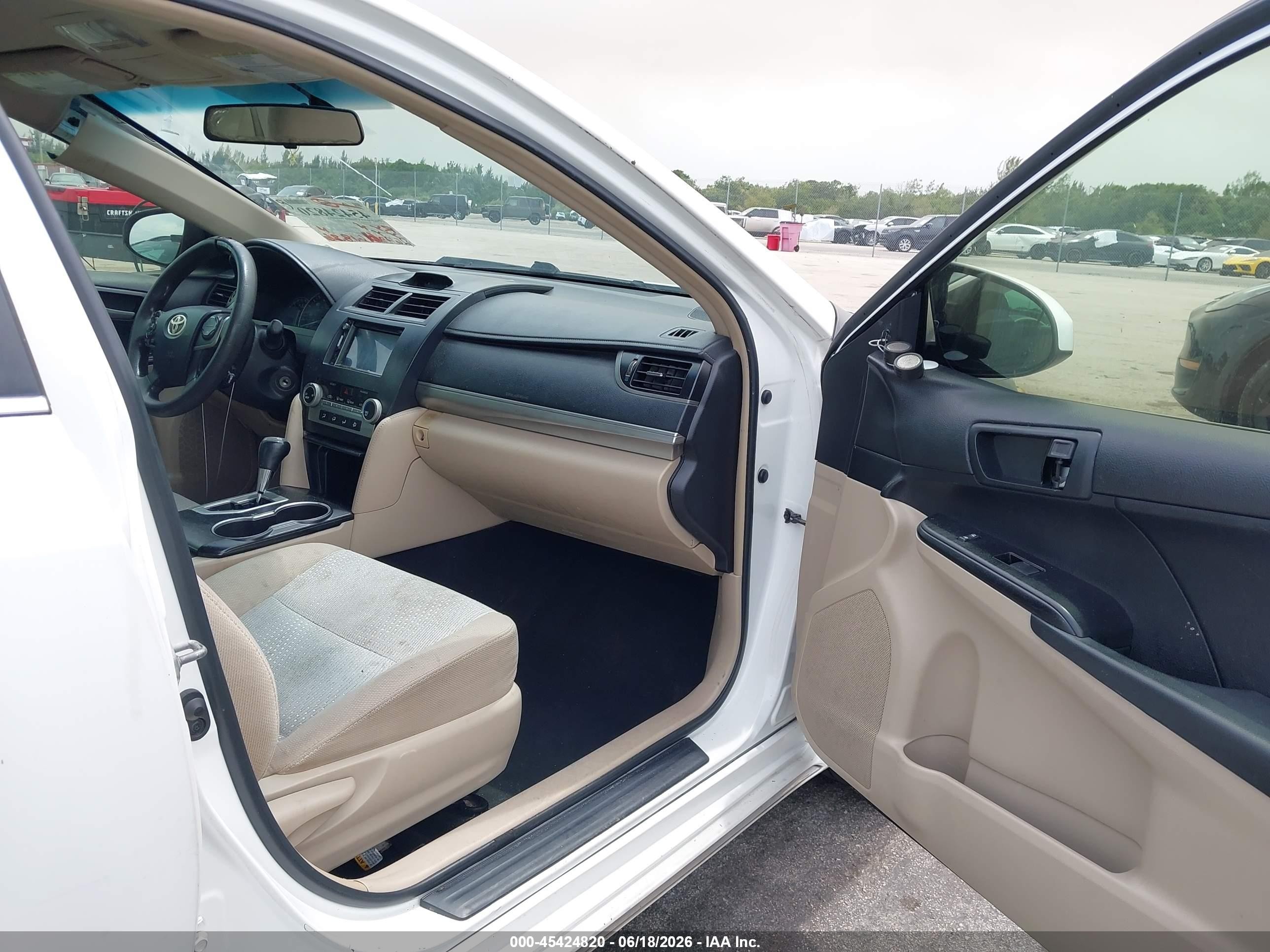 2012 Toyota Camry Le White vin: 4T1BF1FK4CU547173