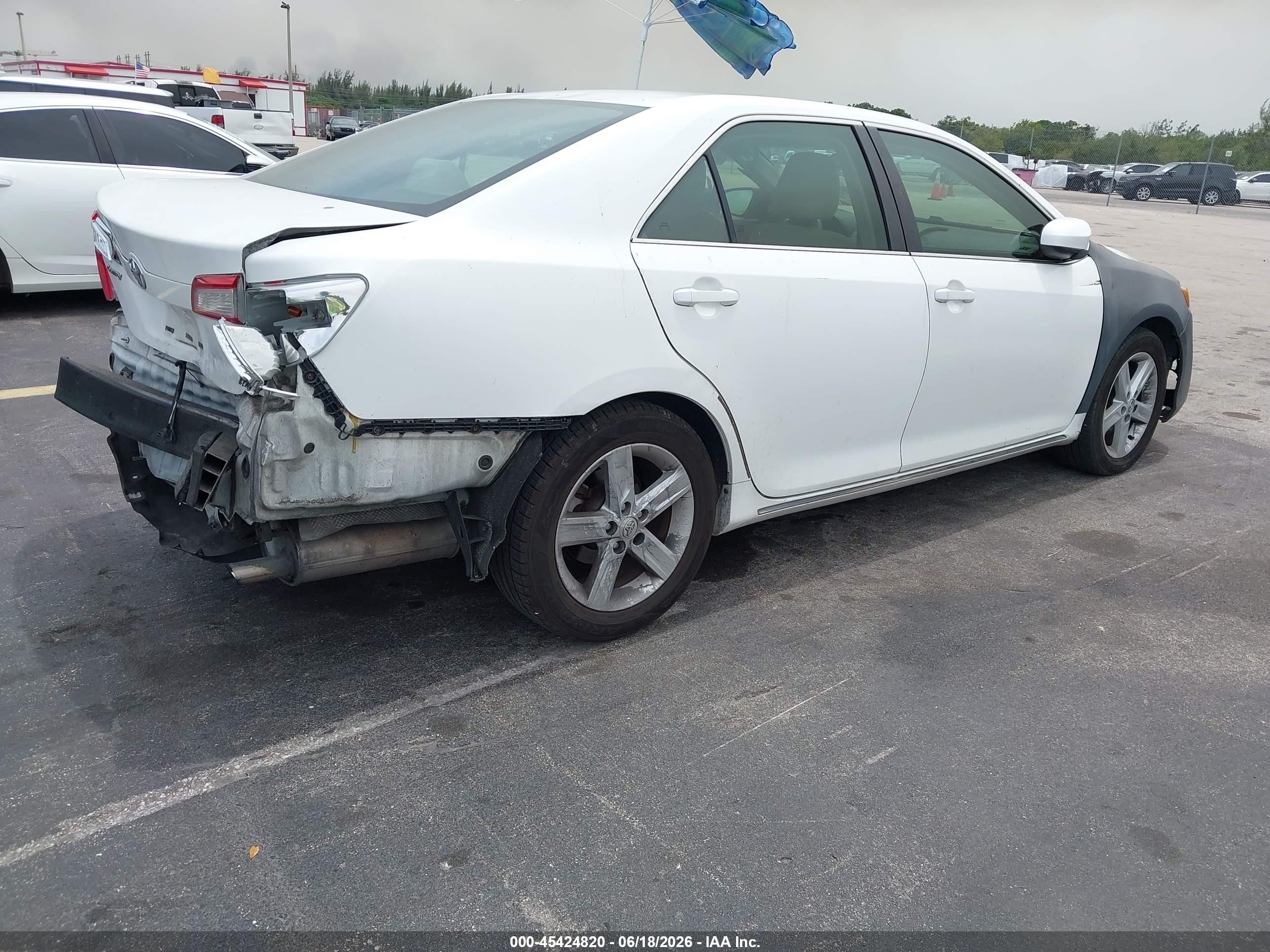 2012 Toyota Camry Le White vin: 4T1BF1FK4CU547173