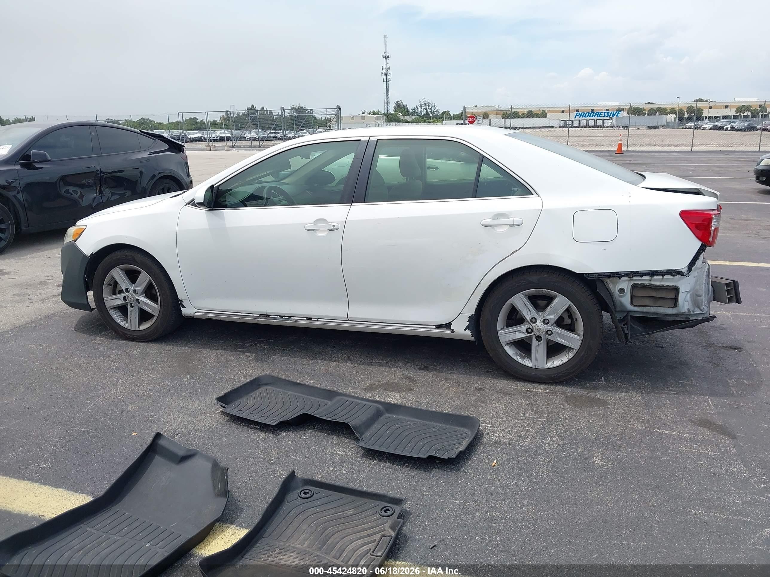2012 Toyota Camry Le White vin: 4T1BF1FK4CU547173