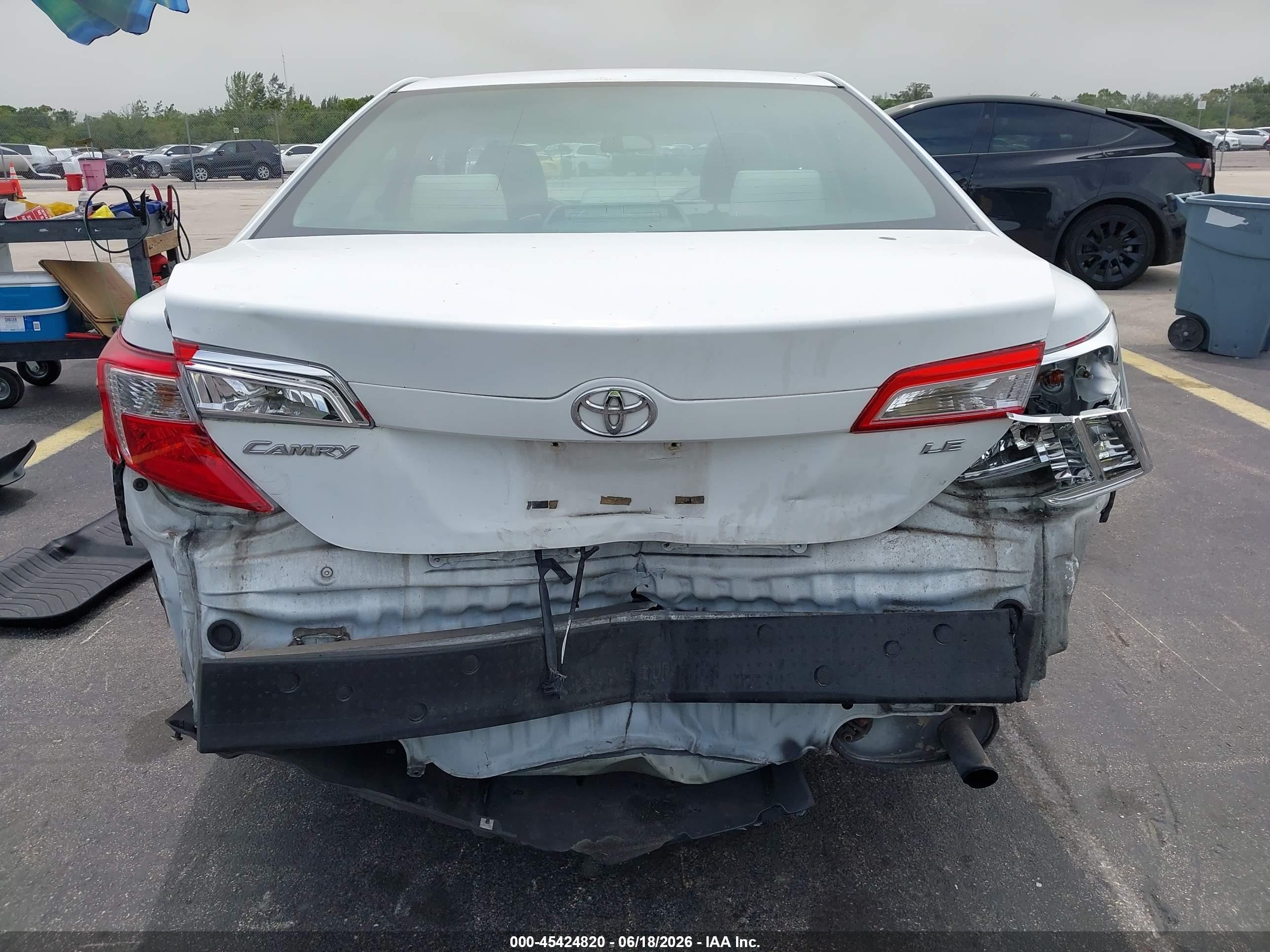 2012 Toyota Camry Le White vin: 4T1BF1FK4CU547173