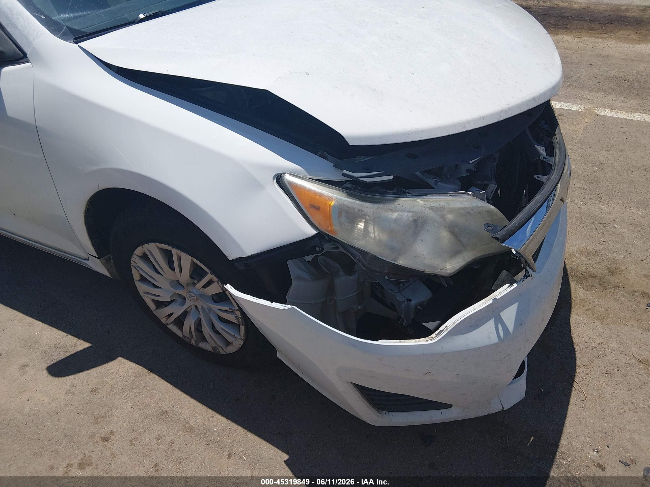 2012 Toyota Camry Le White vin: 4T1BF1FK4CU549876