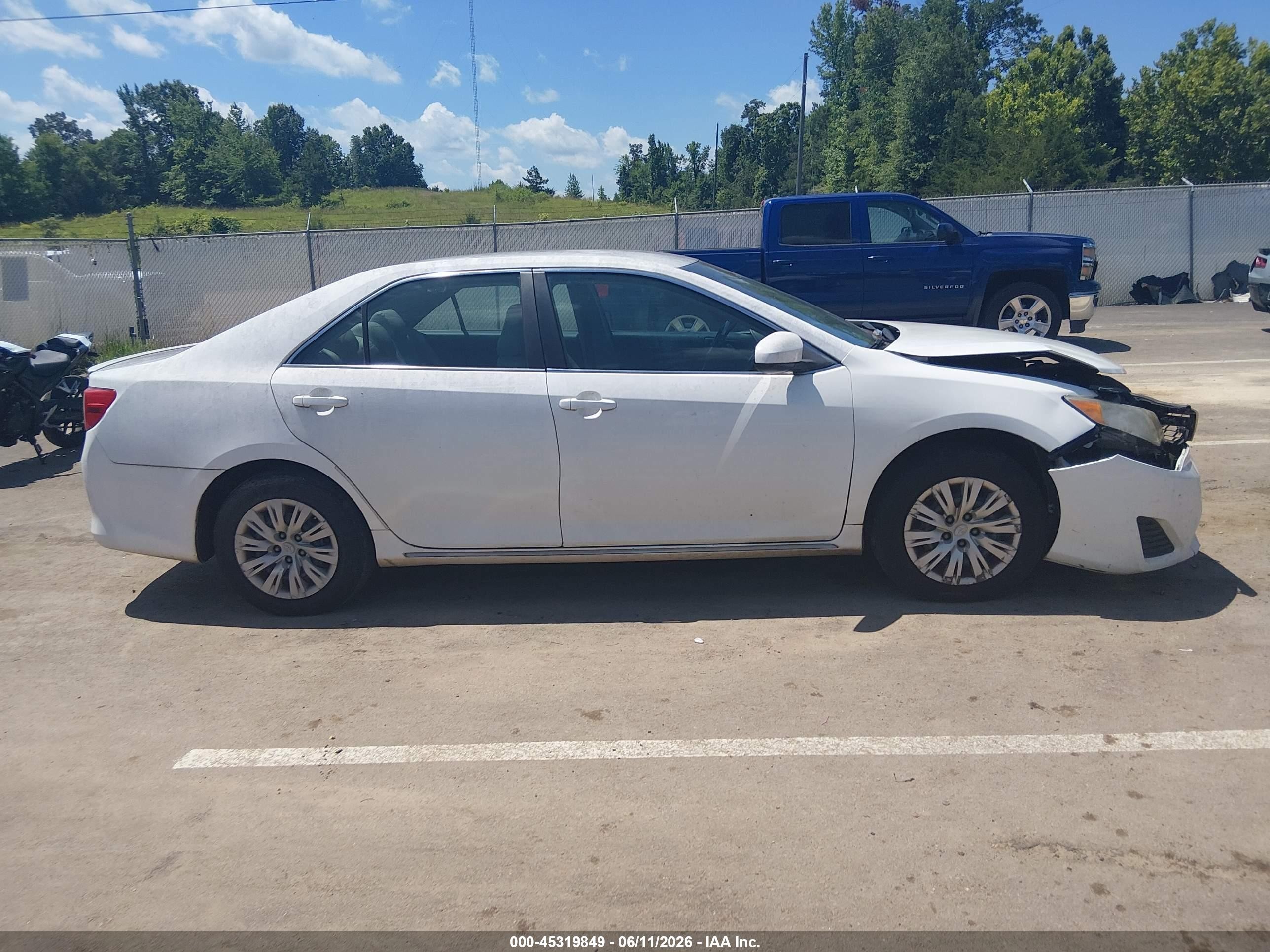 2012 Toyota Camry Le White vin: 4T1BF1FK4CU549876